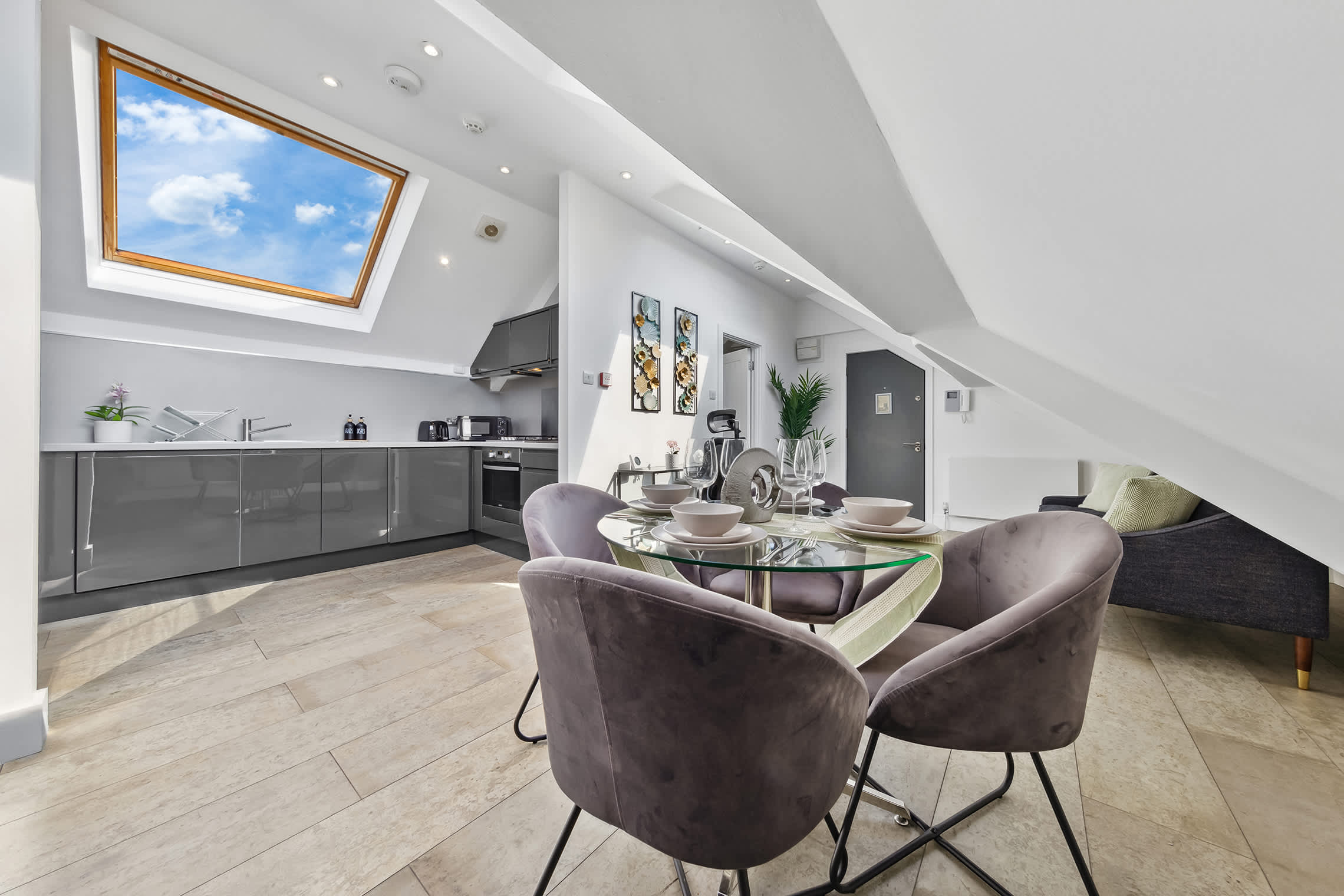 Luxe Farringdon Apartments By Stay Smart in Great Sutton Street 46-47 EC1V 0DE - Property image 9 - VivreStays