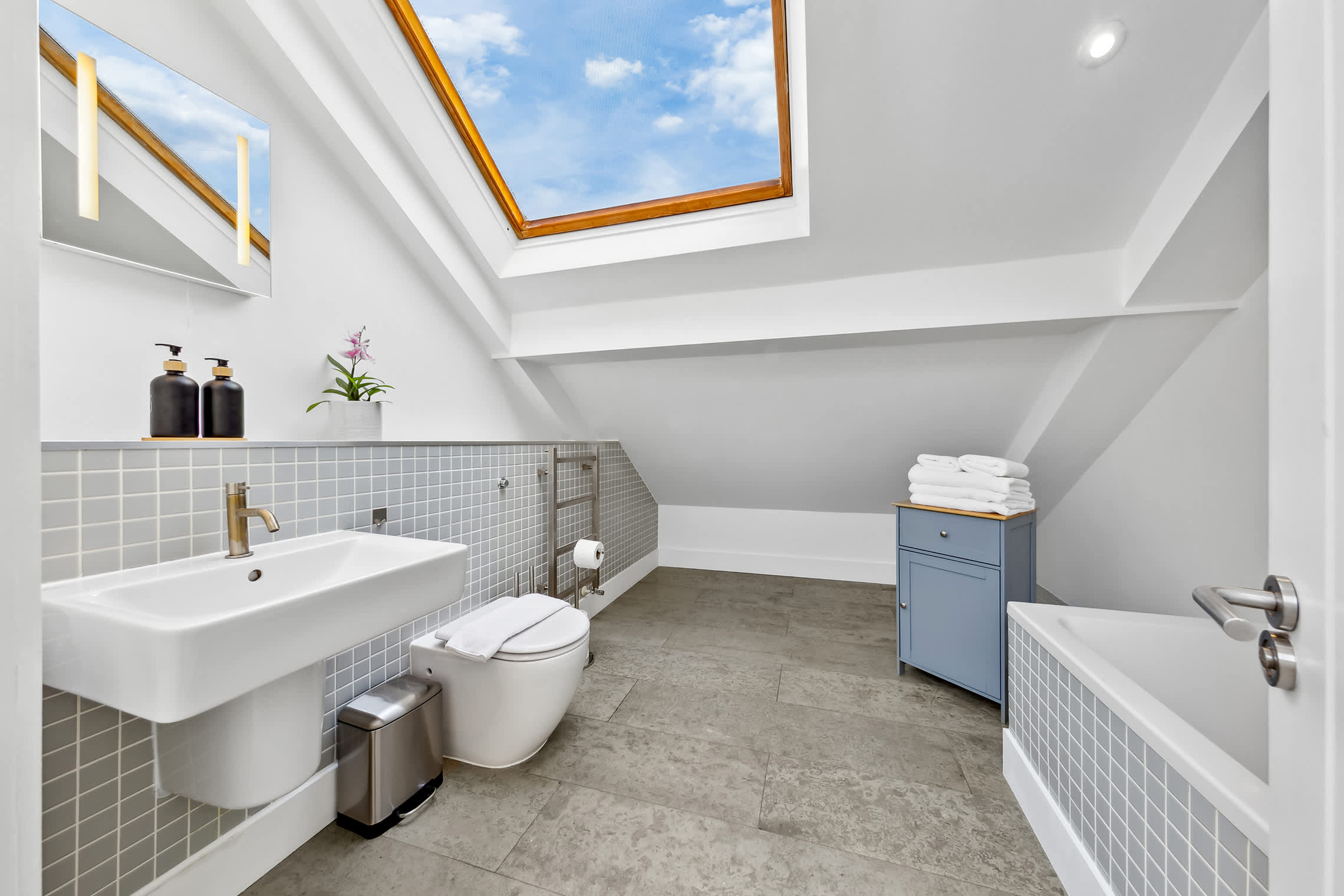 Luxe Farringdon Apartments By Stay Smart in Great Sutton Street 46-47 EC1V 0DE - Property image 22 - VivreStays