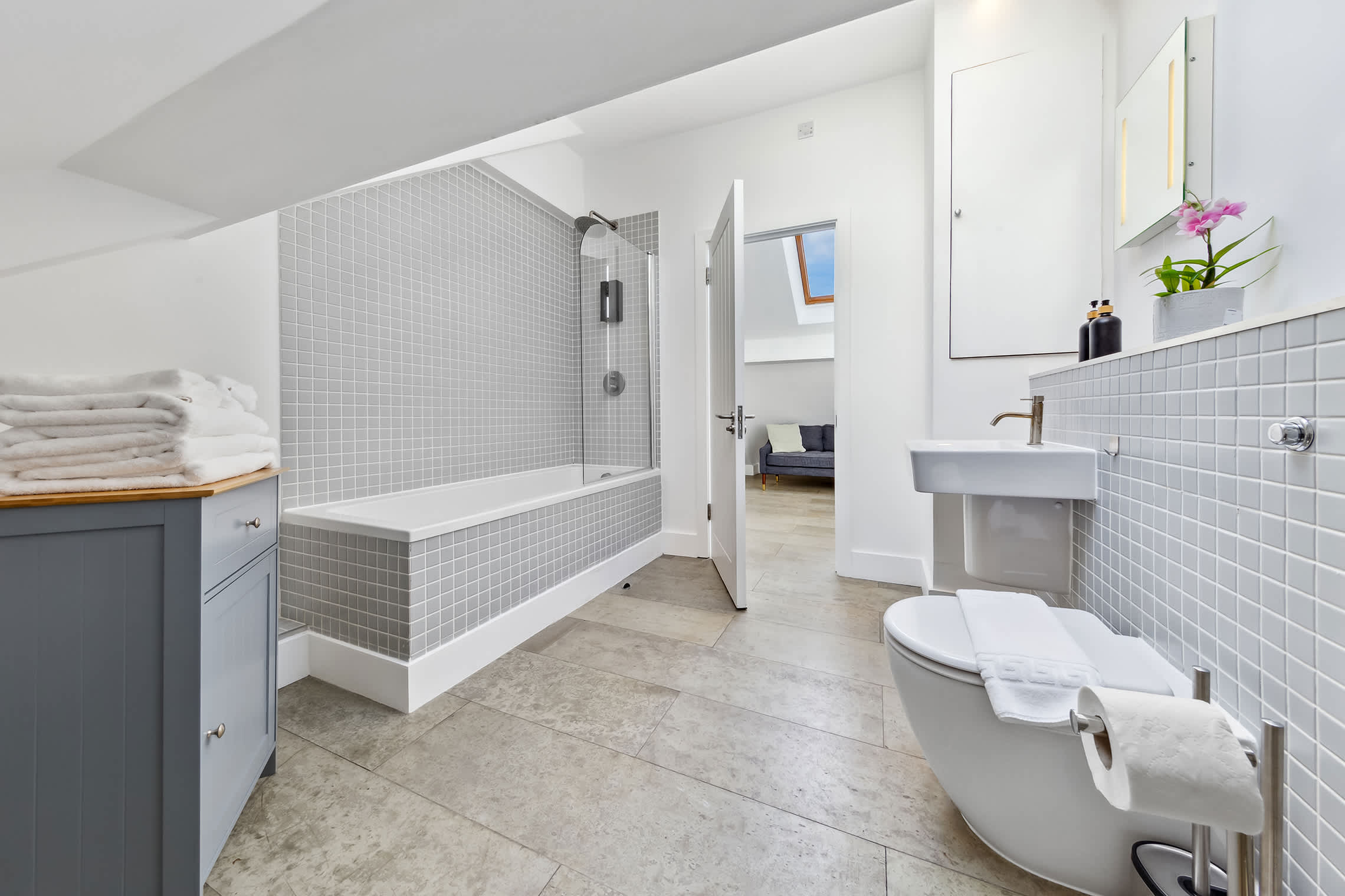 Luxe Farringdon Apartments By Stay Smart in Great Sutton Street 46-47 EC1V 0DE - Property image 25 - VivreStays