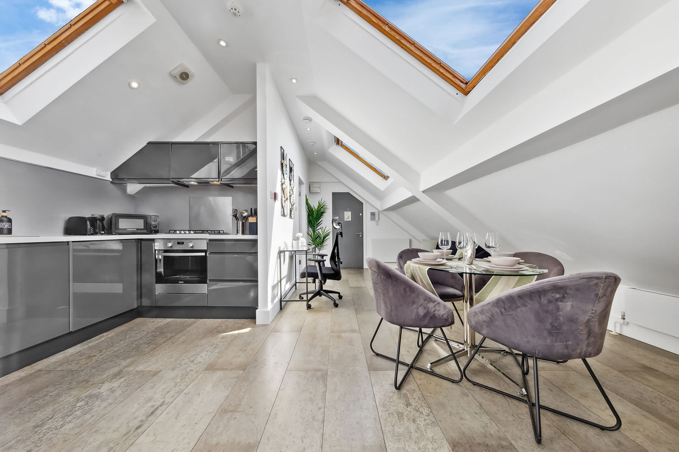 Luxe Farringdon Apartments By Stay Smart in Great Sutton Street 46-47 EC1V 0DE - Property image 11 - VivreStays