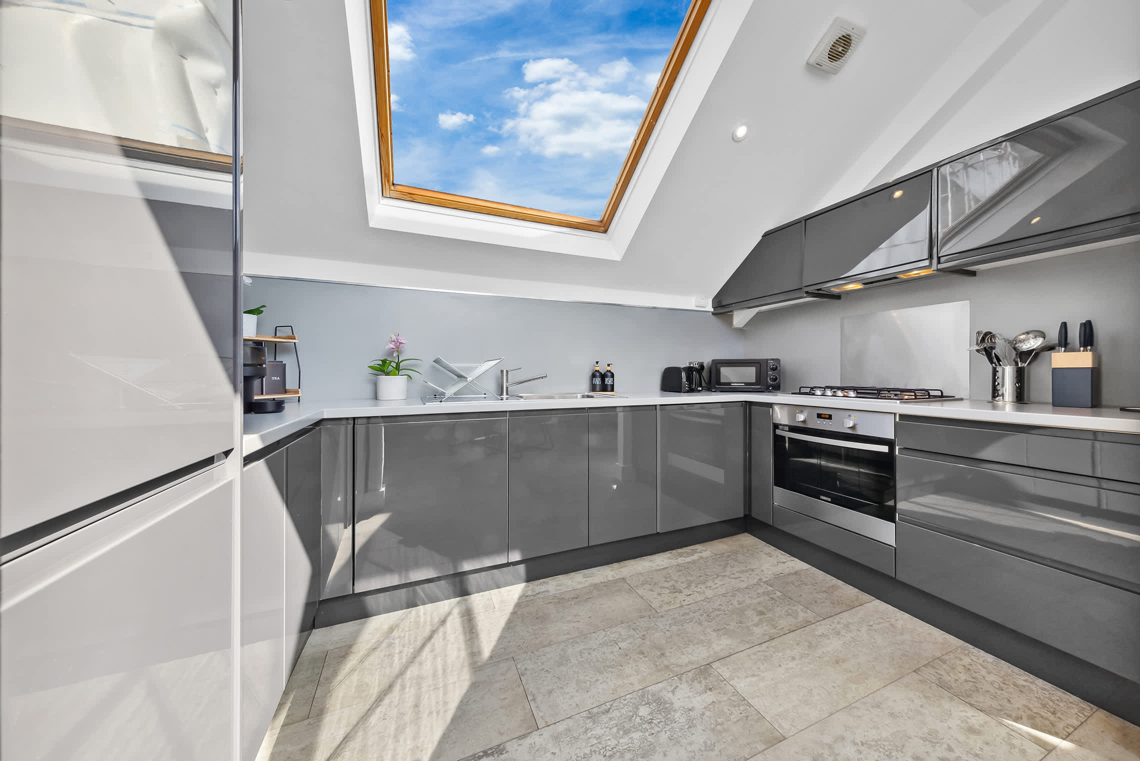 Luxe Farringdon Apartments By Stay Smart in Great Sutton Street 46-47 EC1V 0DE - Property image 16 - VivreStays