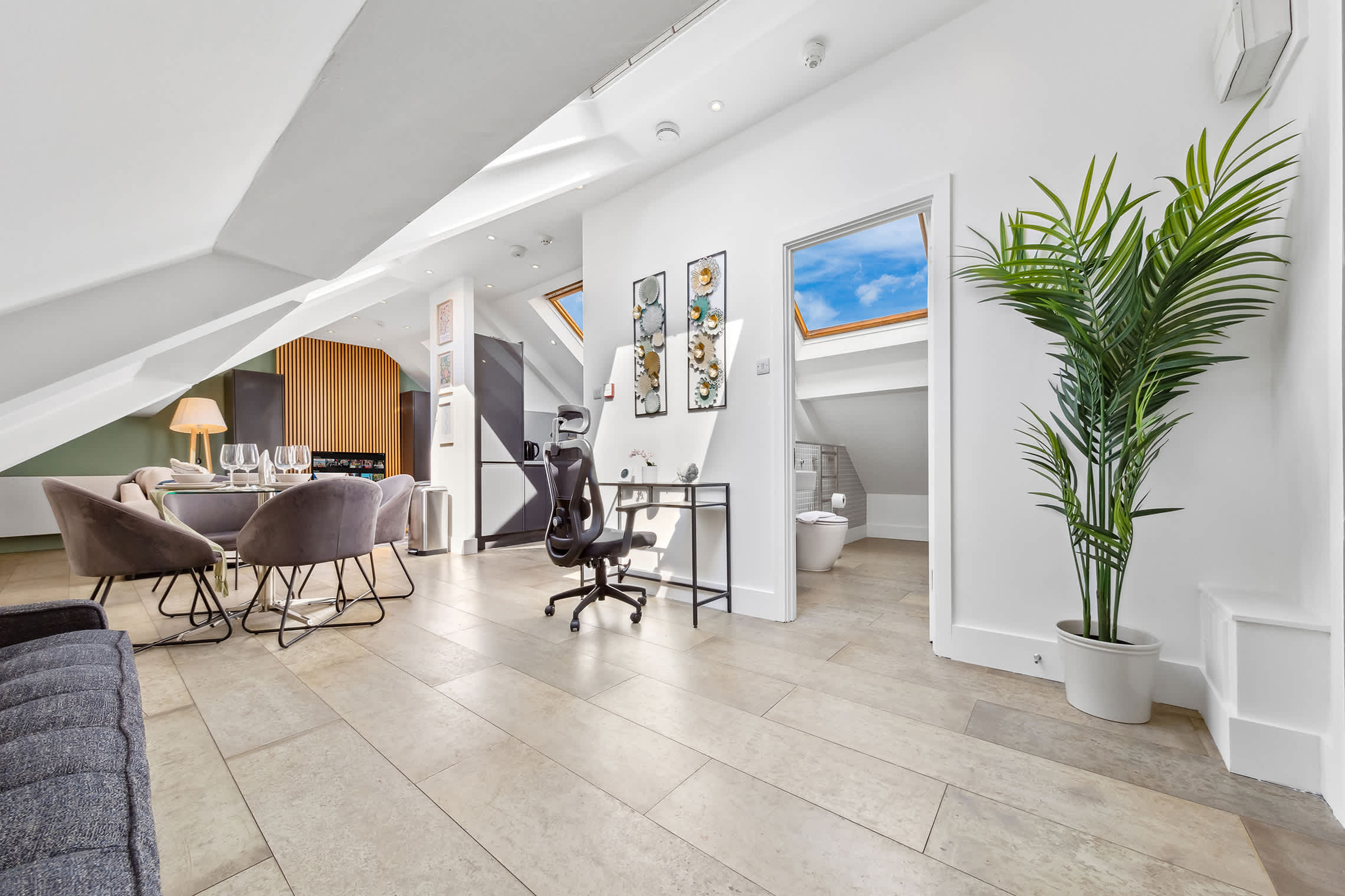 Luxe Farringdon Apartments By Stay Smart in Great Sutton Street 46-47 EC1V 0DE - Property image 5 - VivreStays