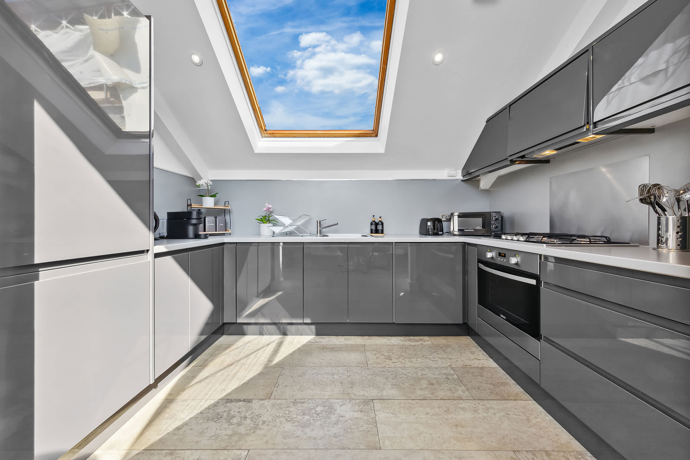 Luxe Farringdon Apartments By Stay Smart in Great Sutton Street 46-47 EC1V 0DE - Property image 15 - VivreStays