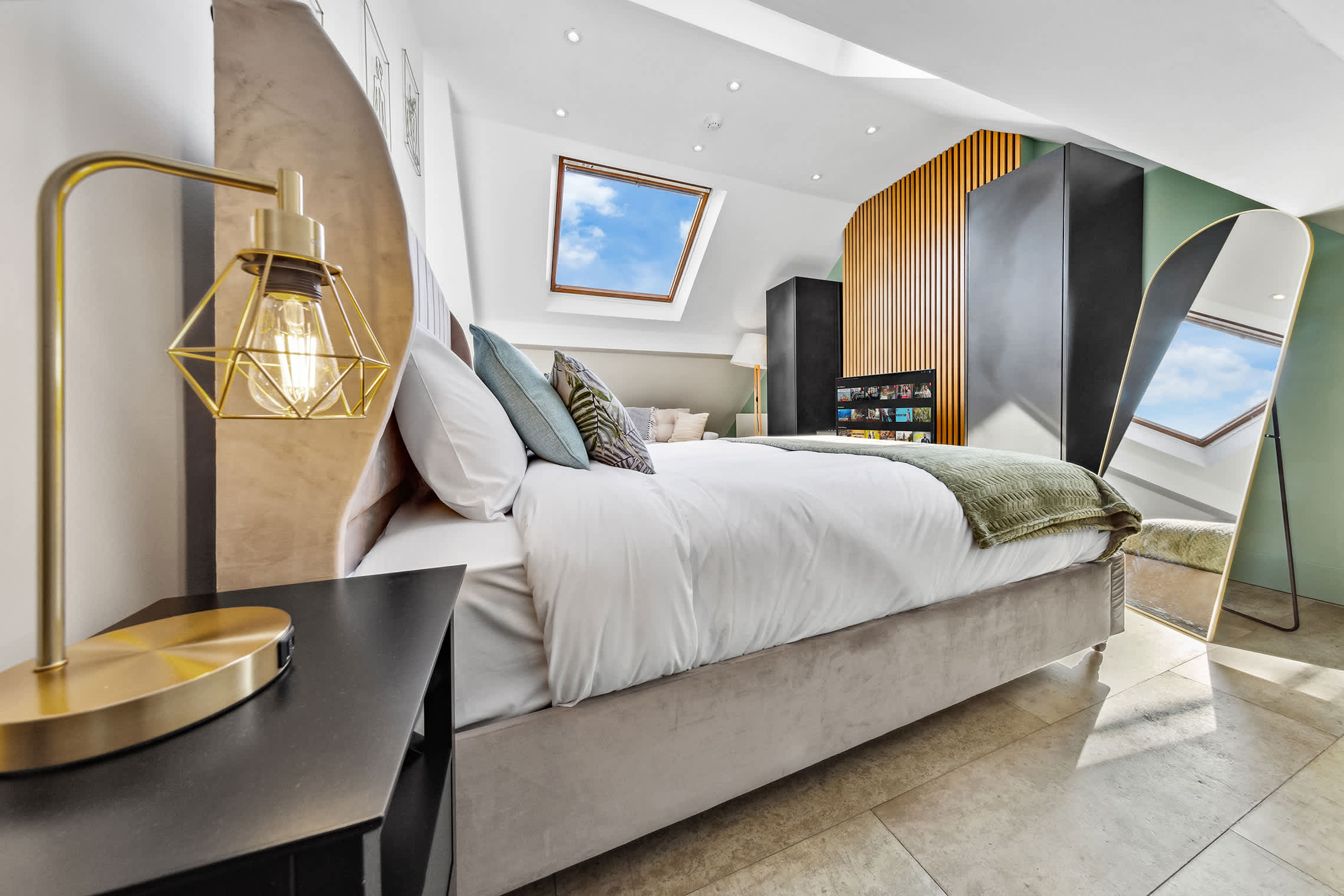 Luxe Farringdon Apartments By Stay Smart in Great Sutton Street 46-47 EC1V 0DE - Property image 35 - VivreStays
