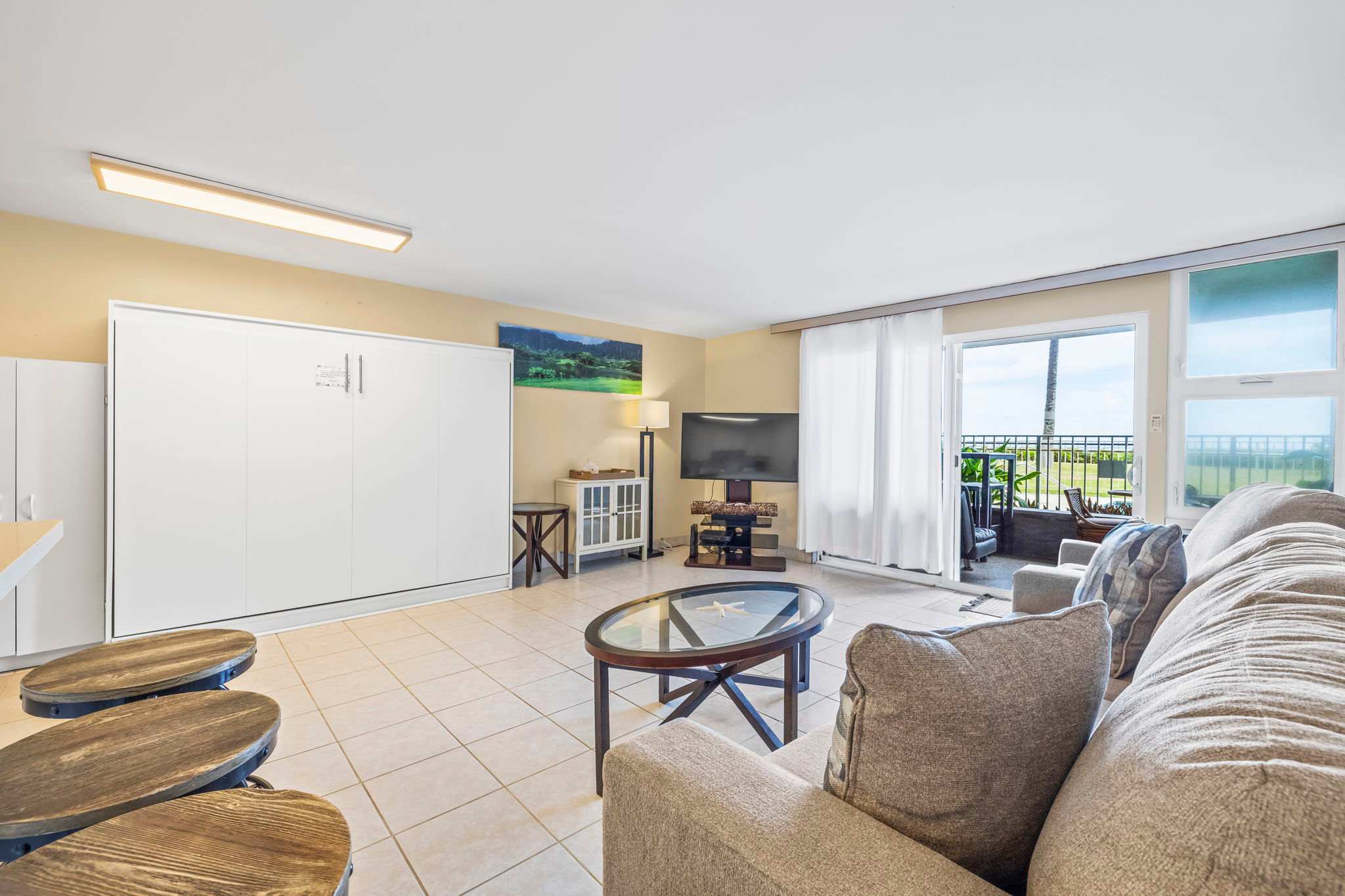 Amazing Beachfront Condo by Pool w/ AC — Hauula, HI — vacation rental