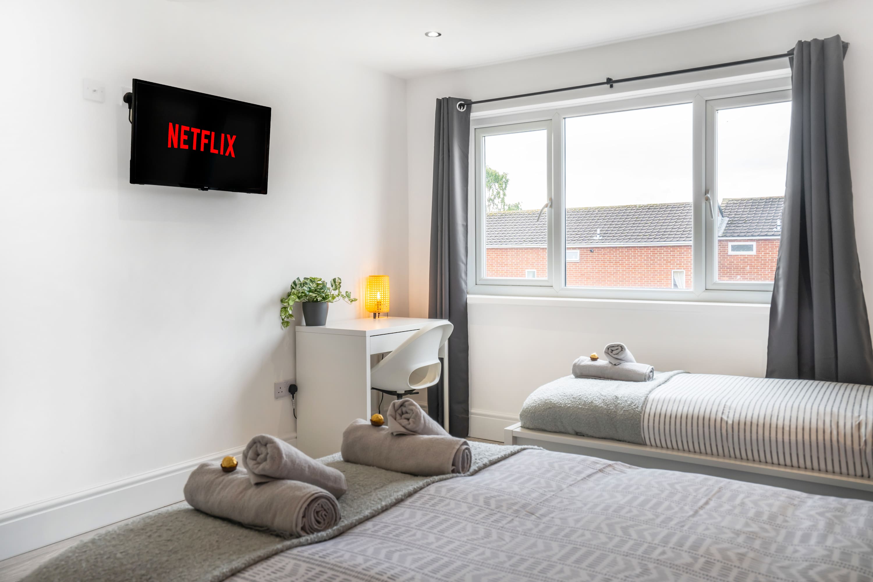 Spacious 6-Bed Home for 9, Free Parking, Nr Centre in Garth Twenty Four NE12 6DJ - Property image 11 - VivreStays