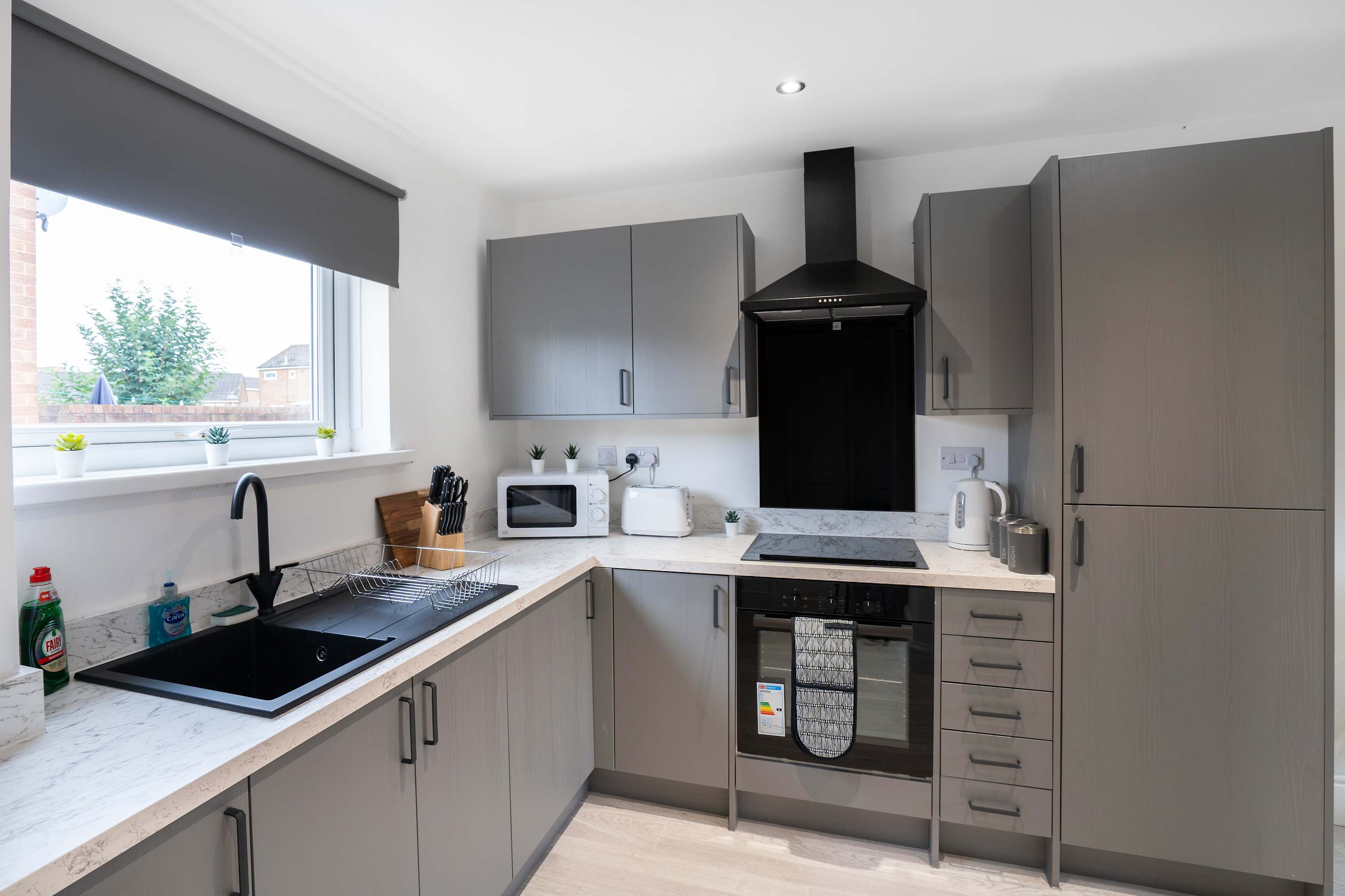 Spacious 6-Bed Home for 9, Free Parking, Nr Centre in Garth Twenty Four NE12 6DJ - Property image 5 - VivreStays