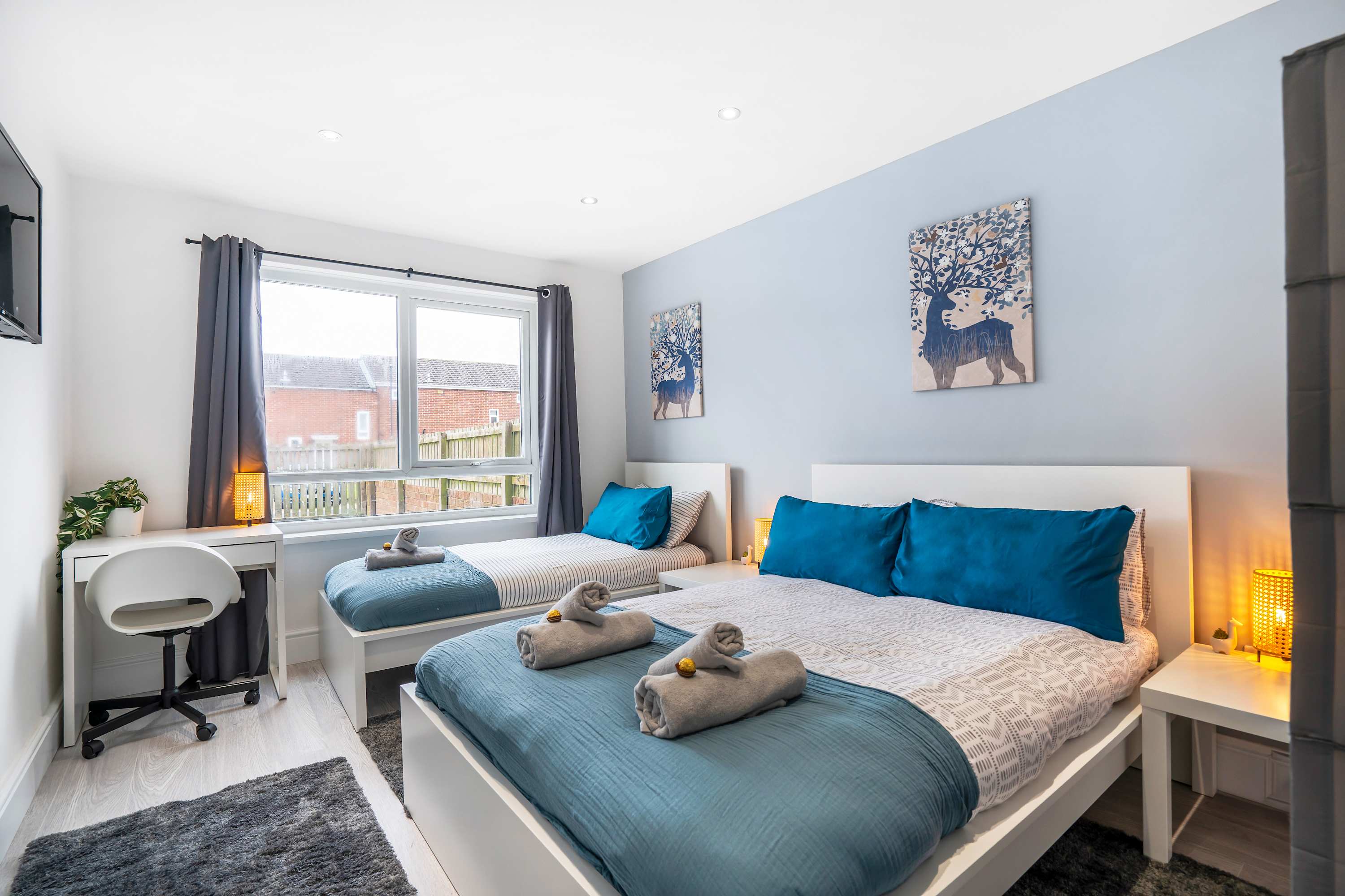 Spacious 6-Bed Home for 9, Free Parking, Nr Centre in Garth Twenty Four NE12 6DJ - Property image 3 - VivreStays