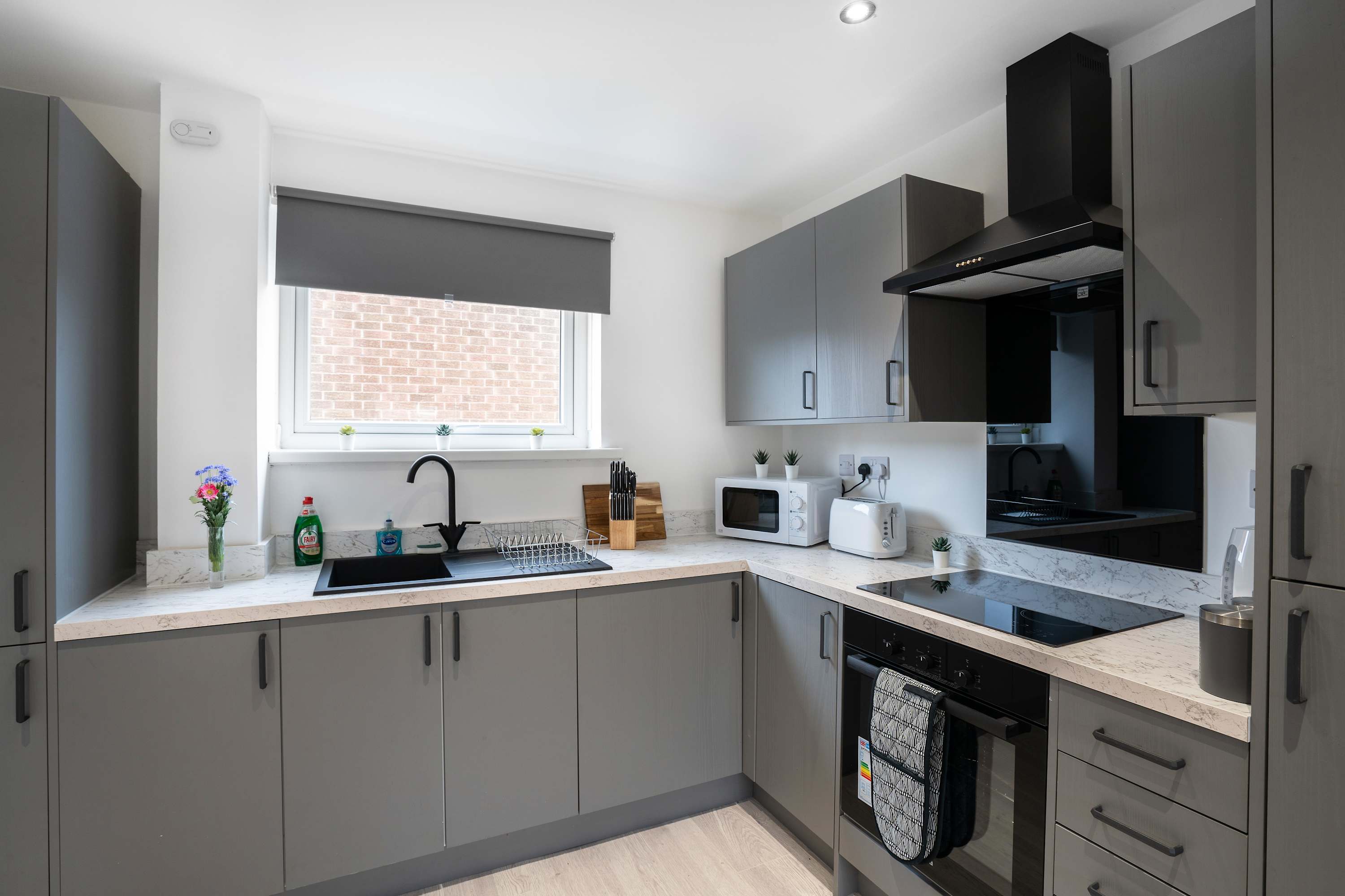 Spacious 6-Bed Home for 9, Free Parking, Nr Centre in Garth Twenty Four NE12 6DJ - Property image 20 - VivreStays
