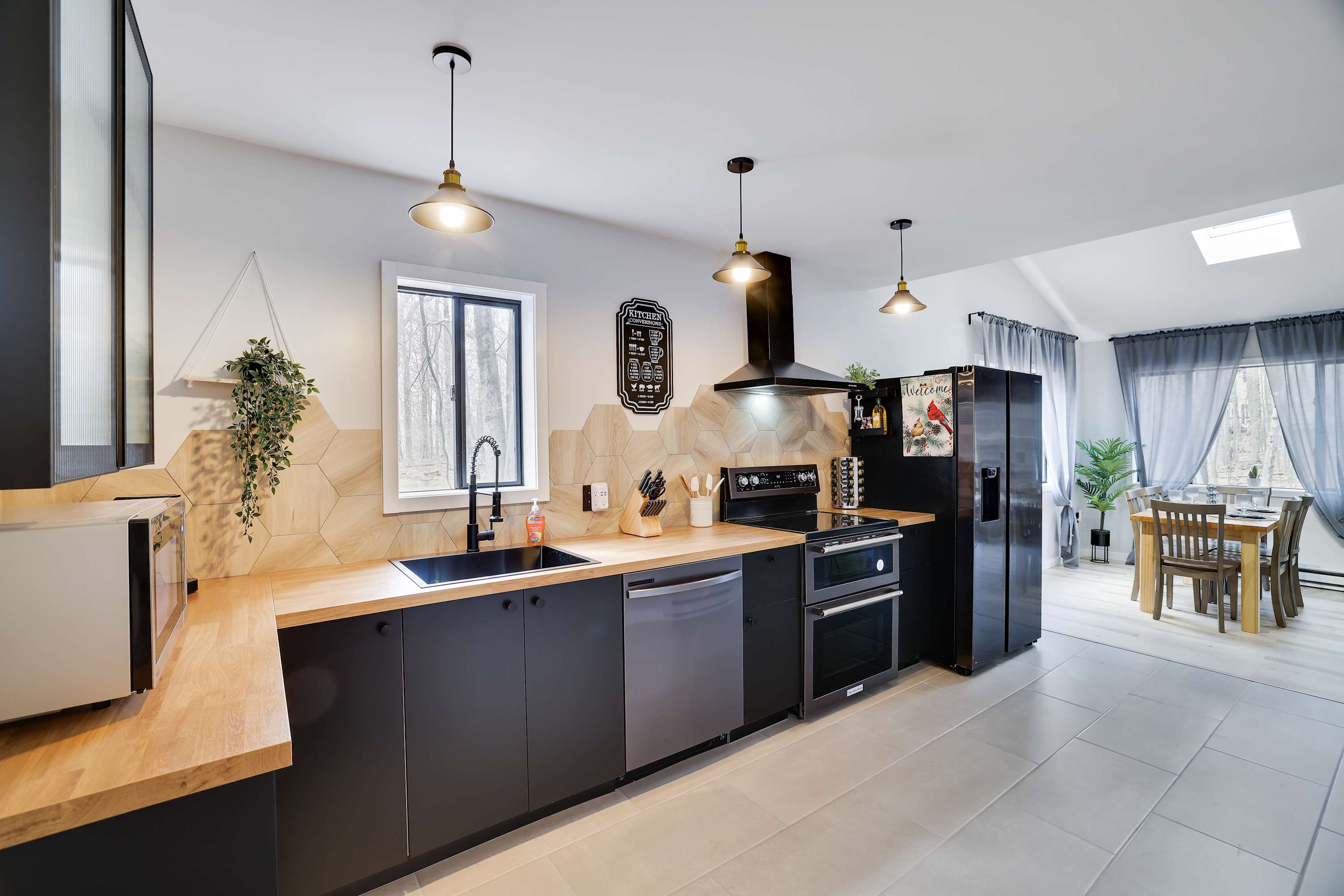 3BR Home w/ Outdoor Fun~Lake~Fire Pit~Games~Grill 4