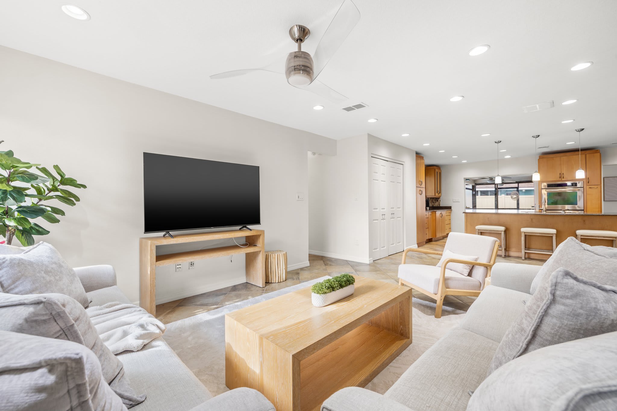 Heated Pool Home | Pet-Friendly | Minutes to Beach - Foto 4