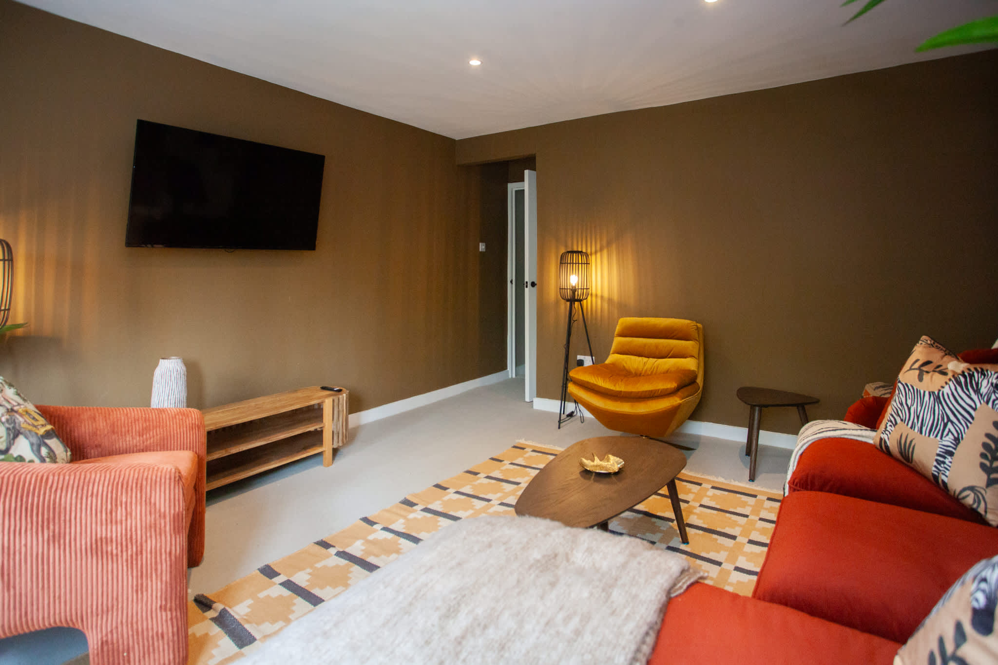 Newly Renovated House in Popular Location in Merryland Place 51 G51 2NA - Property image 2 - VivreStays