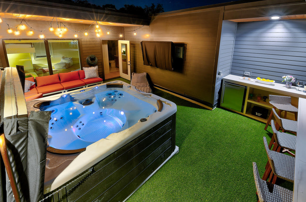 Chic Nash Home, 4bd/4ba w/ Hot Tub & Rooftop! — Nashville, TN — vacation rental