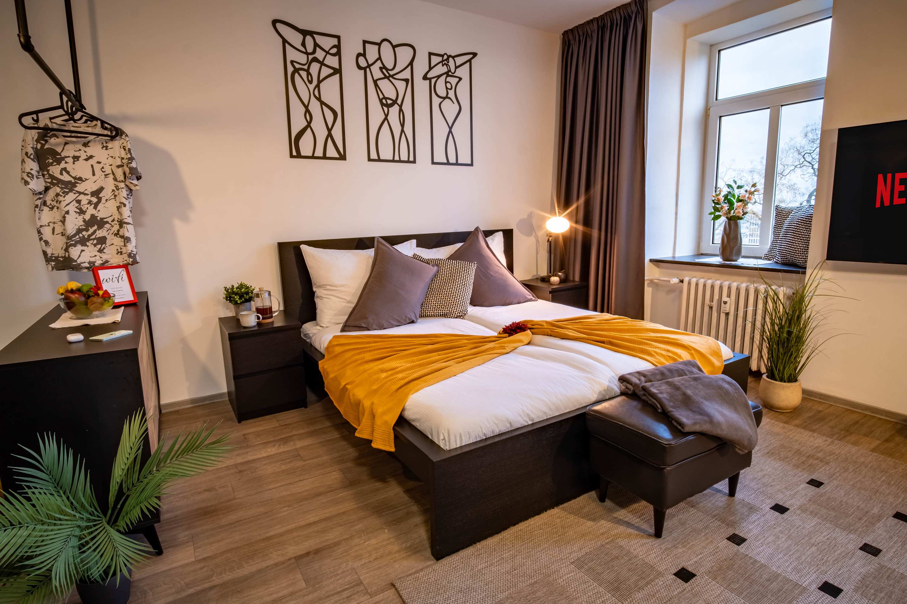 Vienna Retreat, AC, Netflix, DT