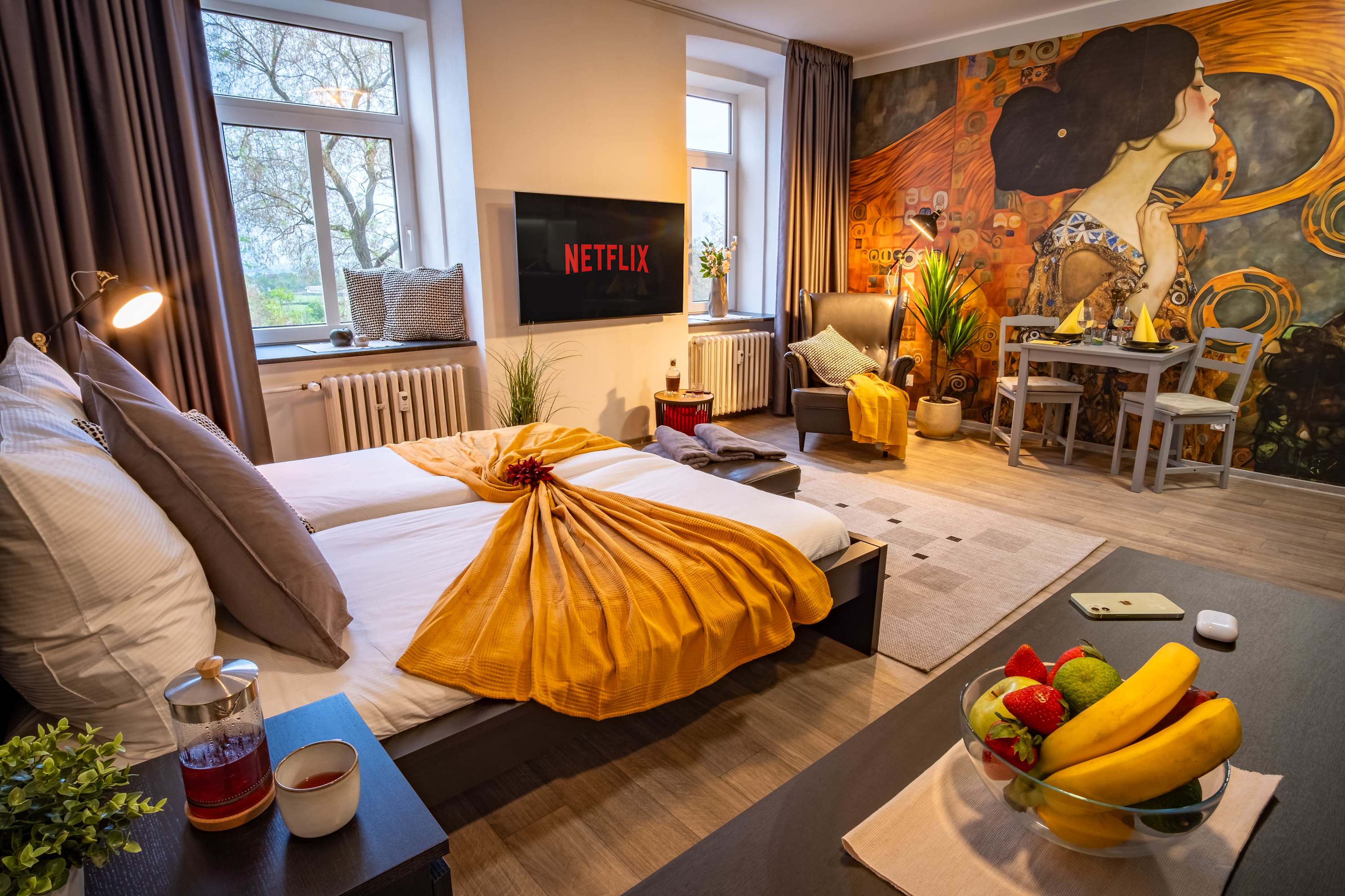 Vienna Retreat, AC, Netflix, DT