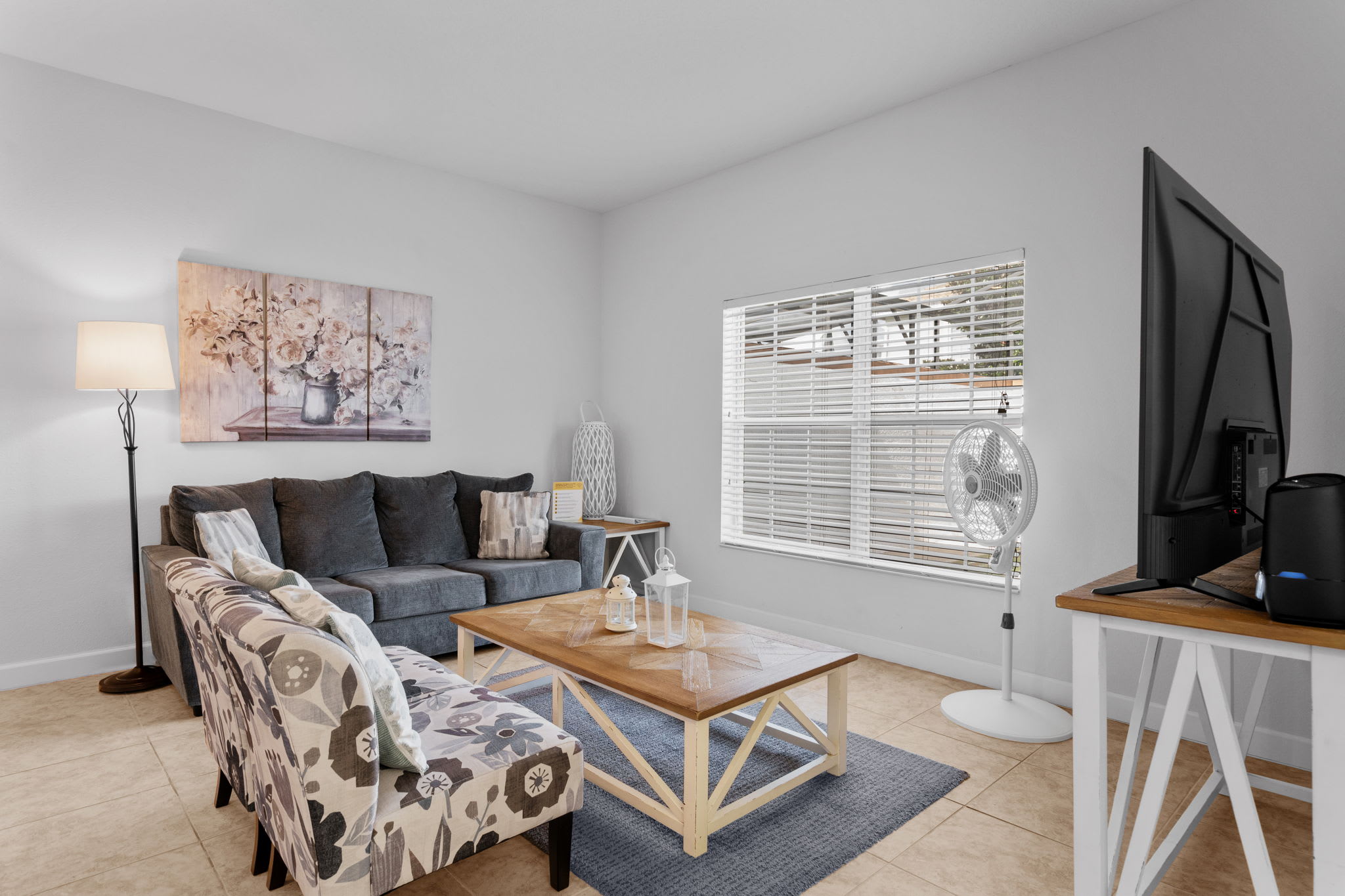 Townhome 4BR with Pool at Storey Lake