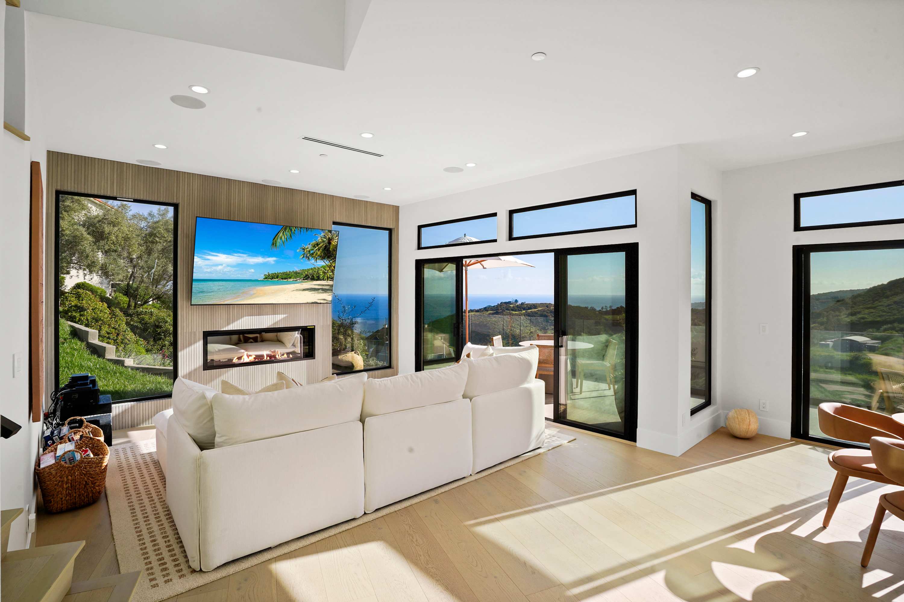 Spacious living room with direct access to the terrace.