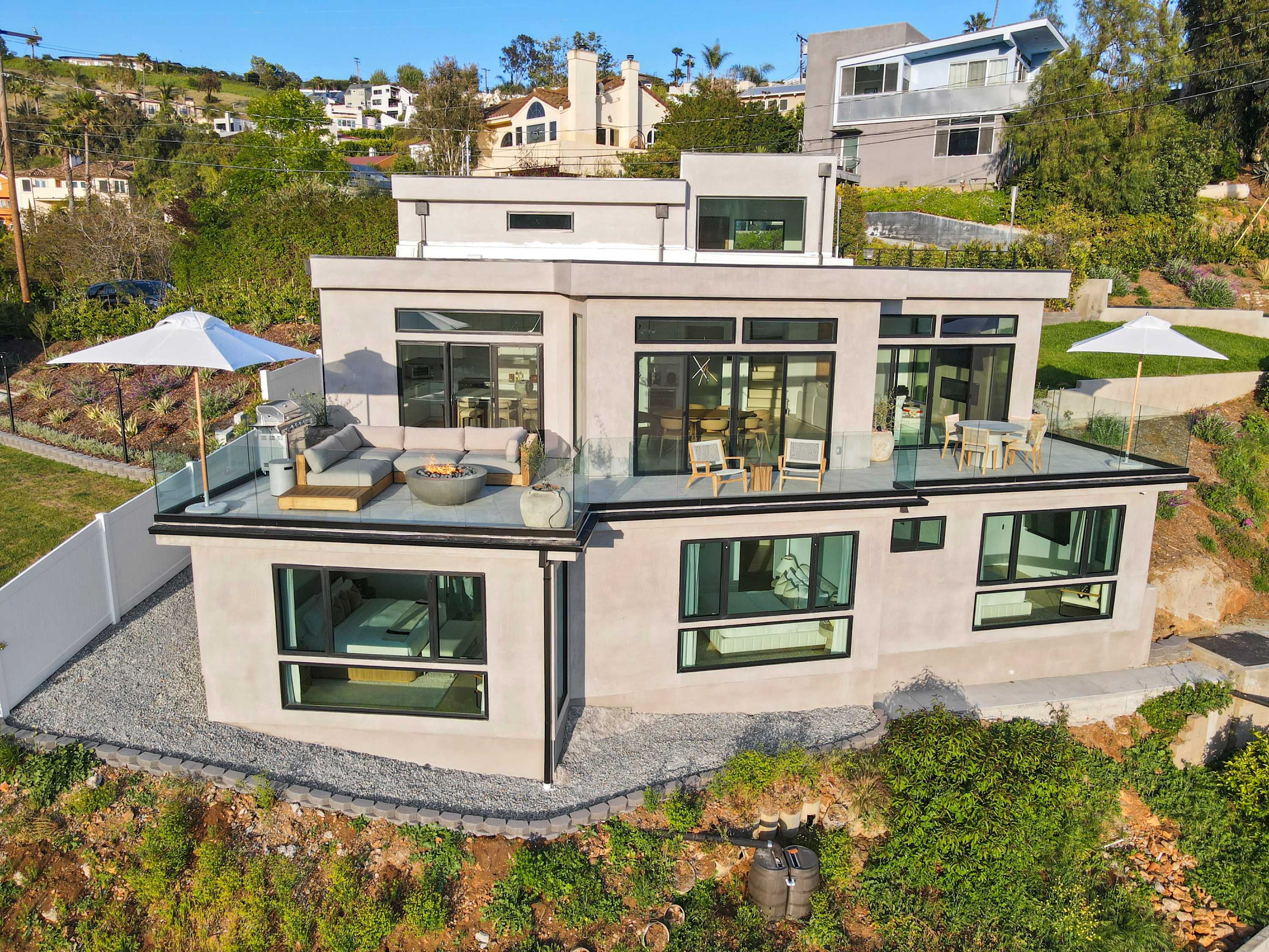 Contemporary architecture designed to maximize scenery.