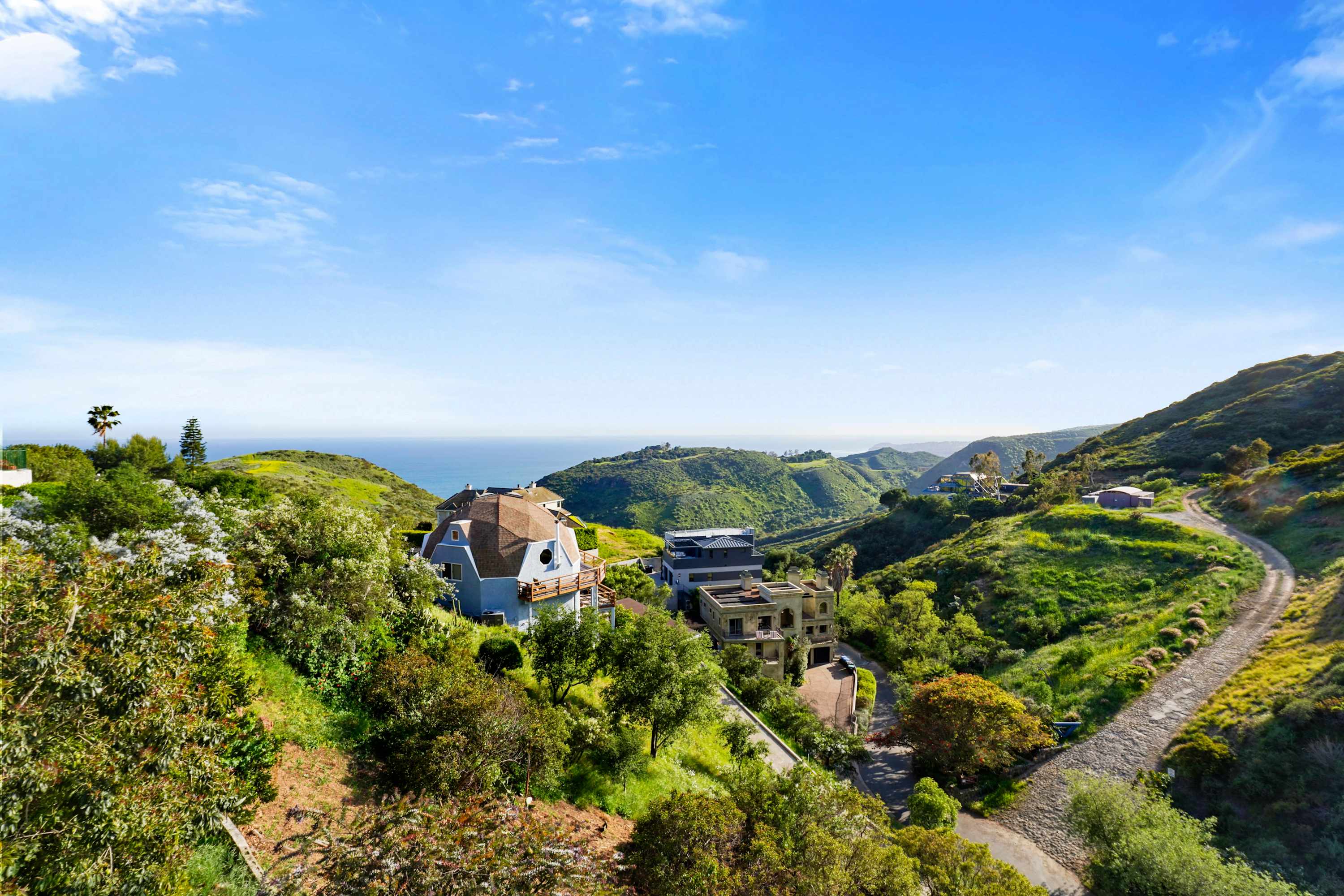 A retreat carved into California’s most iconic landscape.