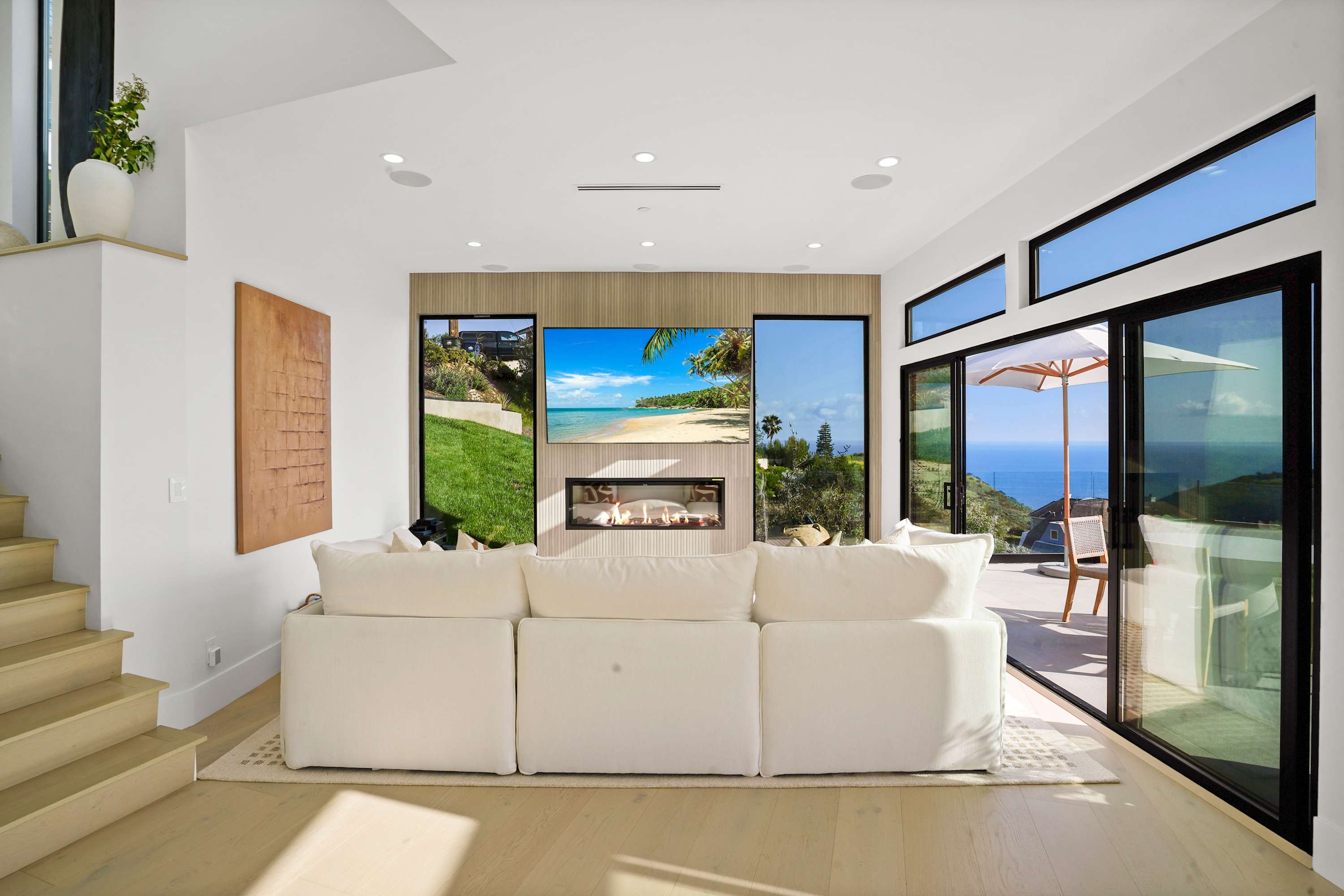 Let the breeze carry you from indoors to endless outdoors.