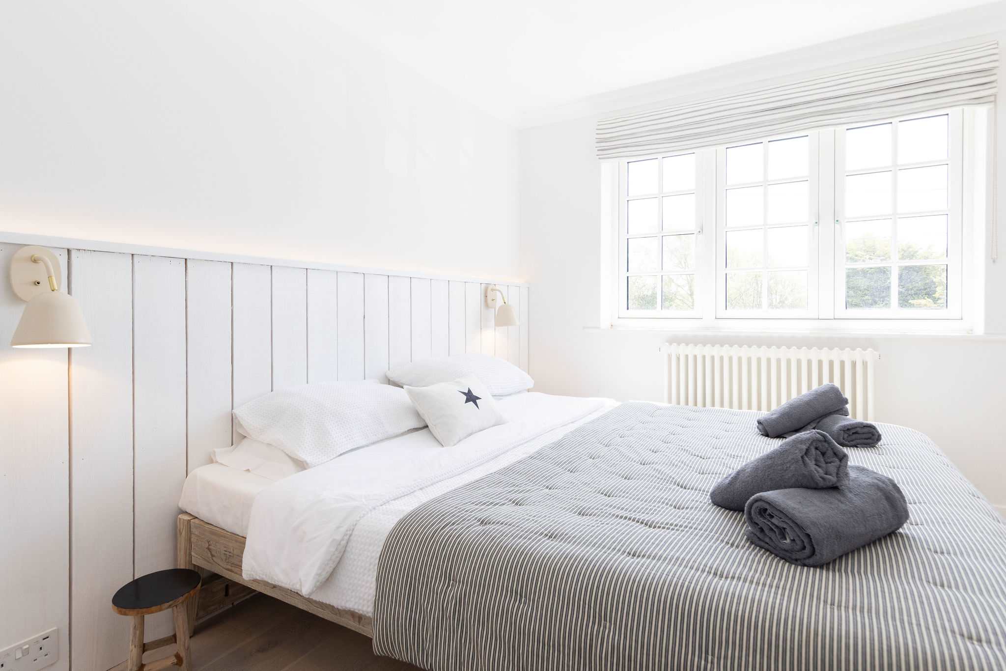 The master bedroom has quality linen and bedding, guaranteeing a great night's sleep.