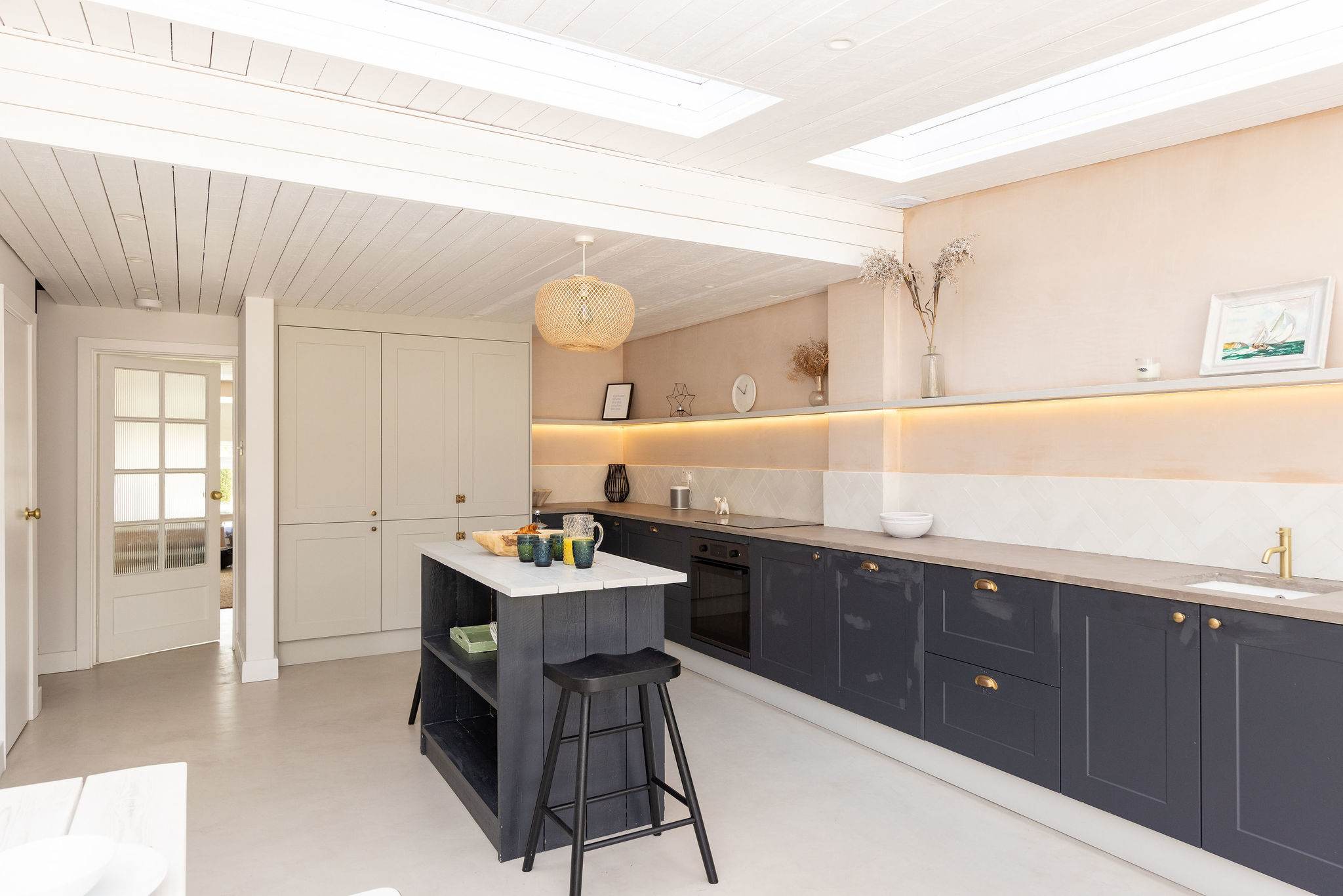 Chic Coastal Retreat – 15-Min Stroll to Beach