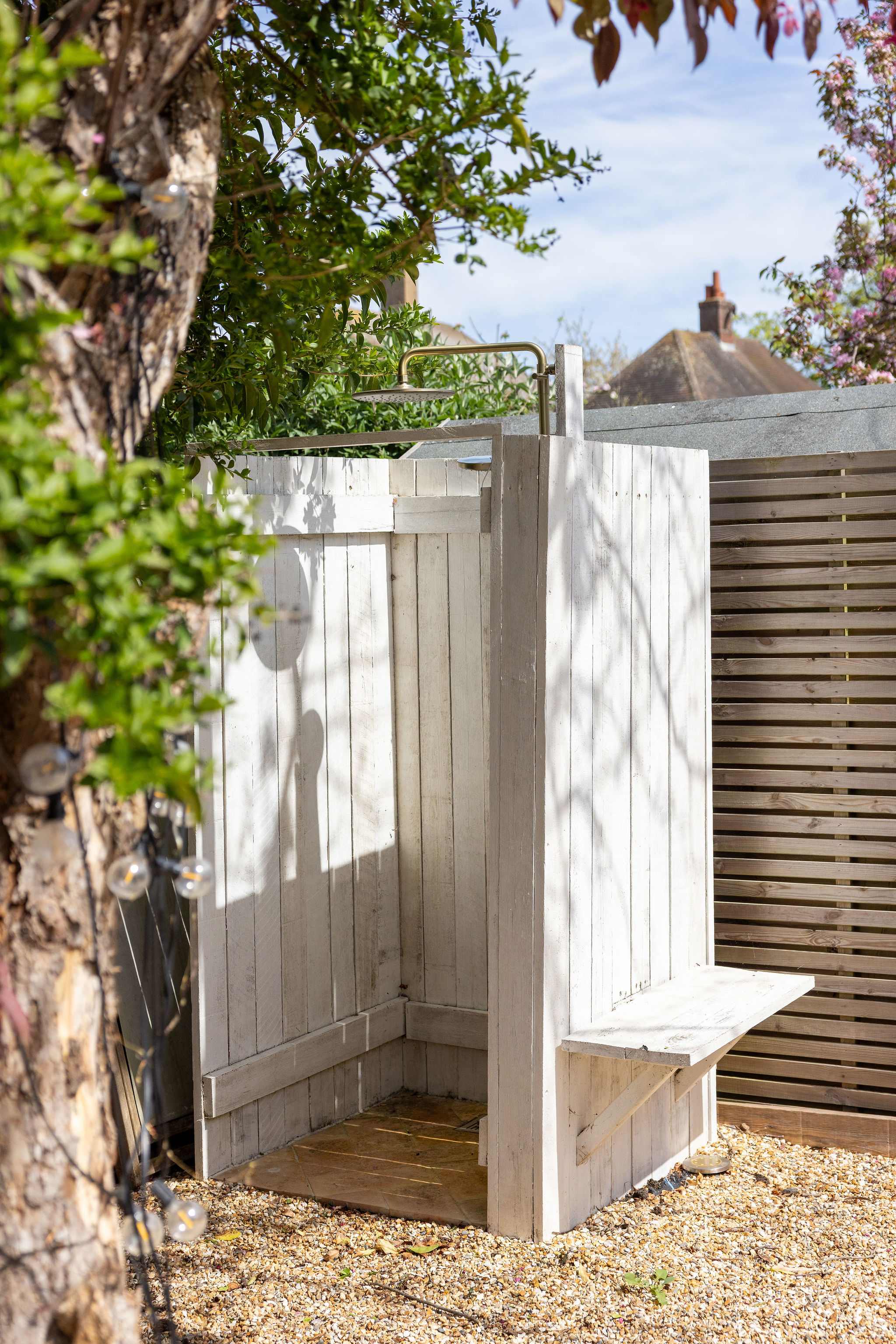 There is an outdoor shower - ideal for rinsing off after a surf or sea swim.