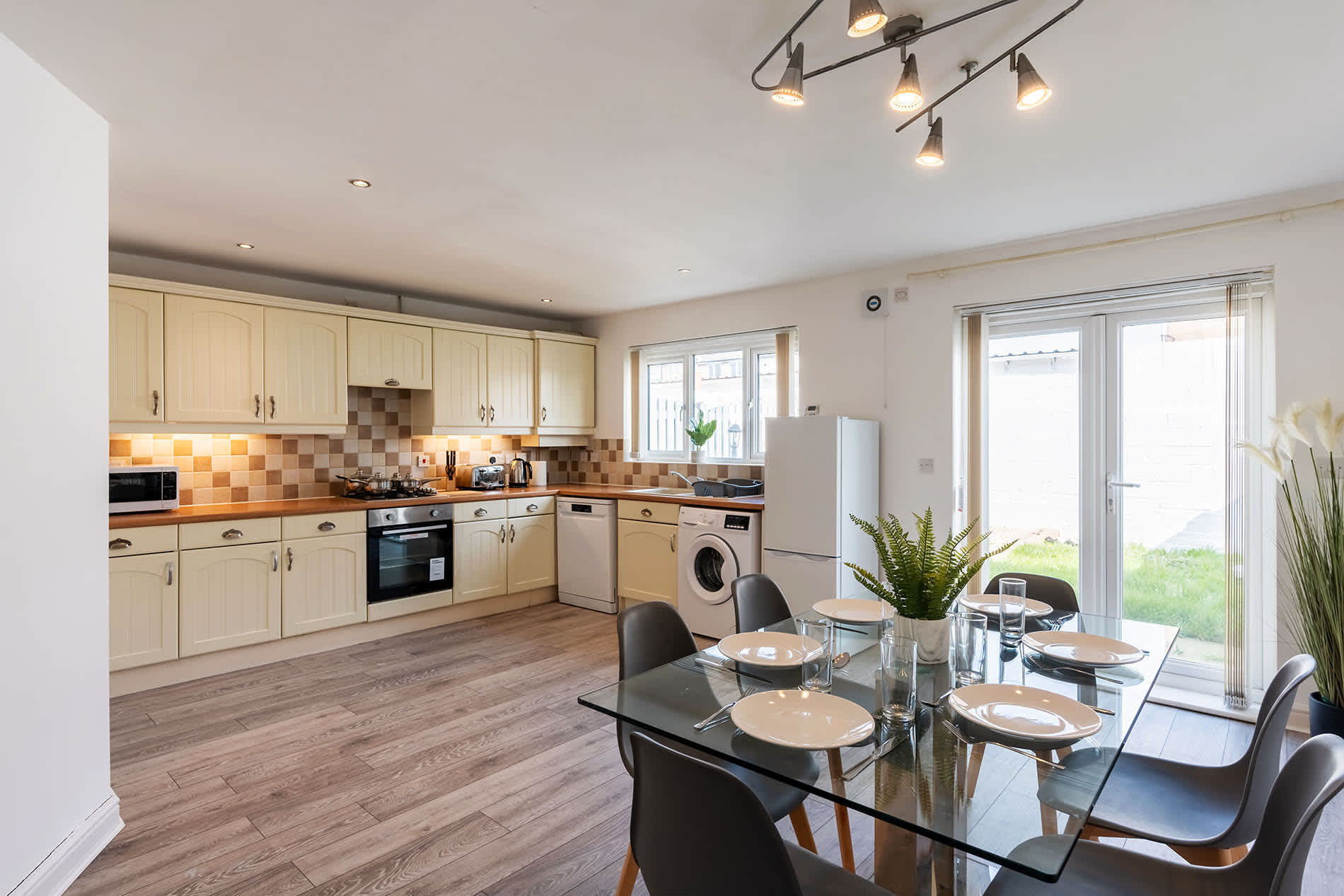 Lovely 4 Bed House in Doncaster