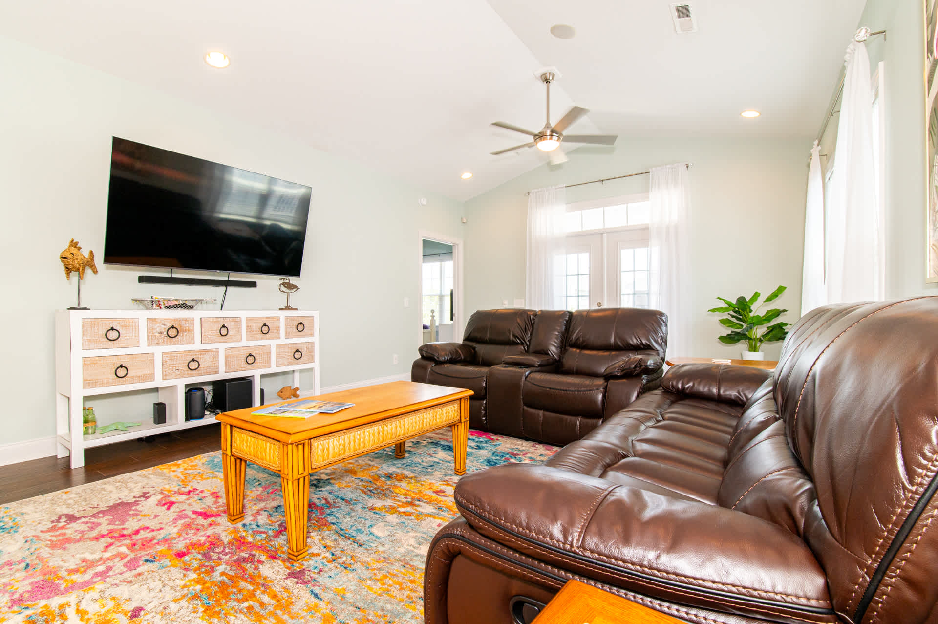 Flamingo Hideaway Pet Friendly w Elevator