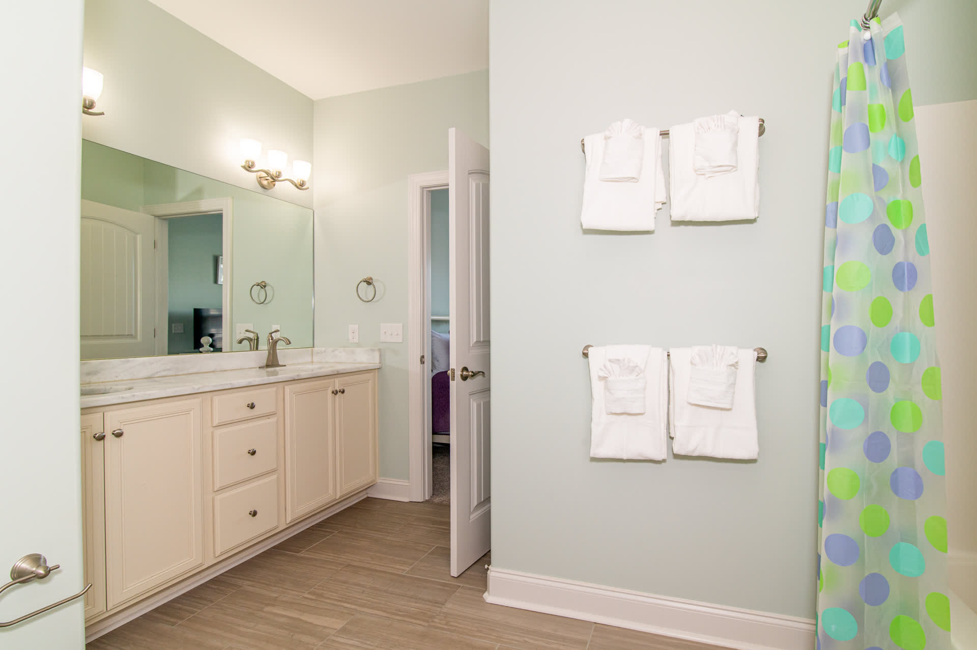 Flamingo Hideaway Pet Friendly w Elevator