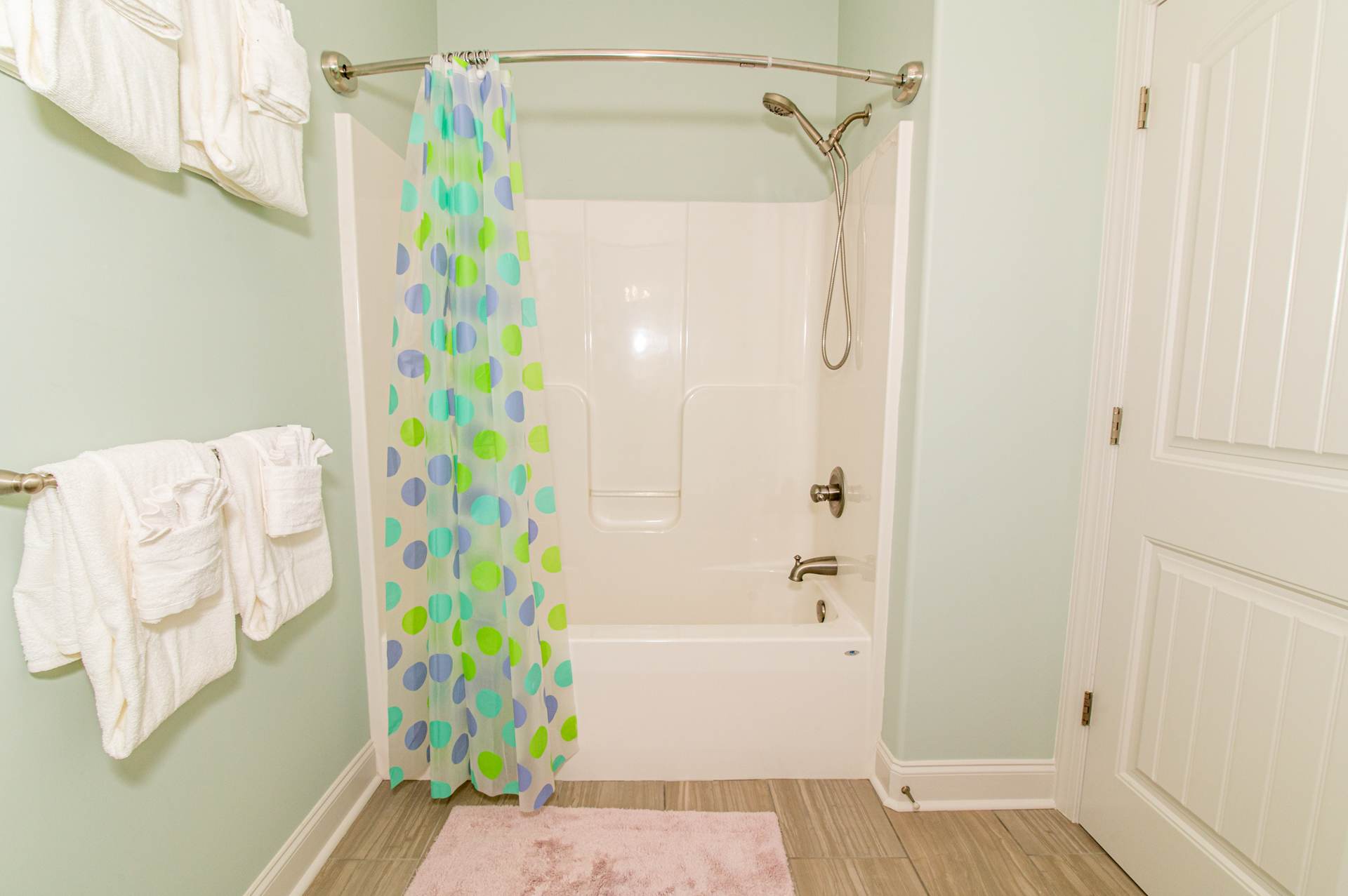 Flamingo Hideaway Pet Friendly w Elevator