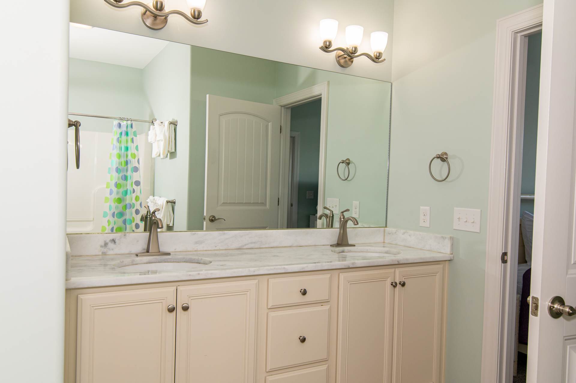 Flamingo Hideaway Pet Friendly w Elevator