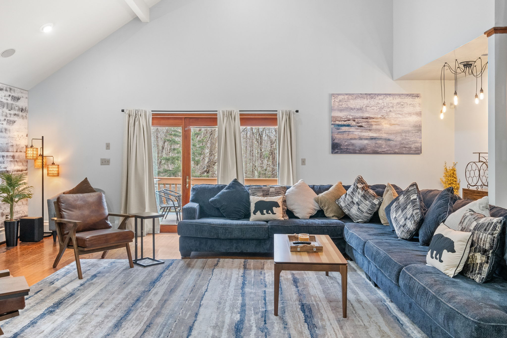 Bright and Airy Comfort
High ceilings, cozy textures, and large windows come together to create a space that feels both open and inviting.