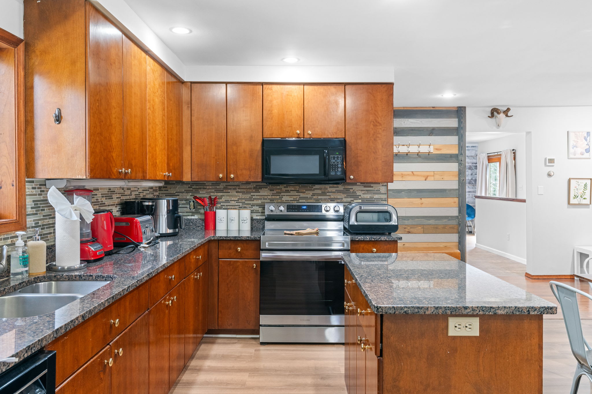 Full View from the Kitchen
Stay connected with the group while you cook, thanks to the open design that flows right into the living areas.