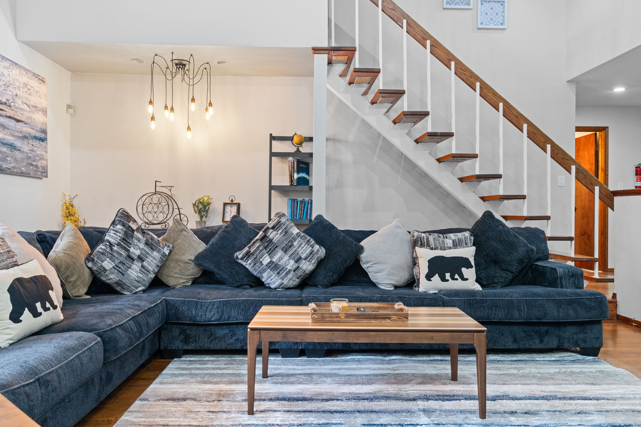 Stylish and Cozy Setup
A perfect blend of rustic charm and modern comfort with thoughtfully curated decor and comfy seating.