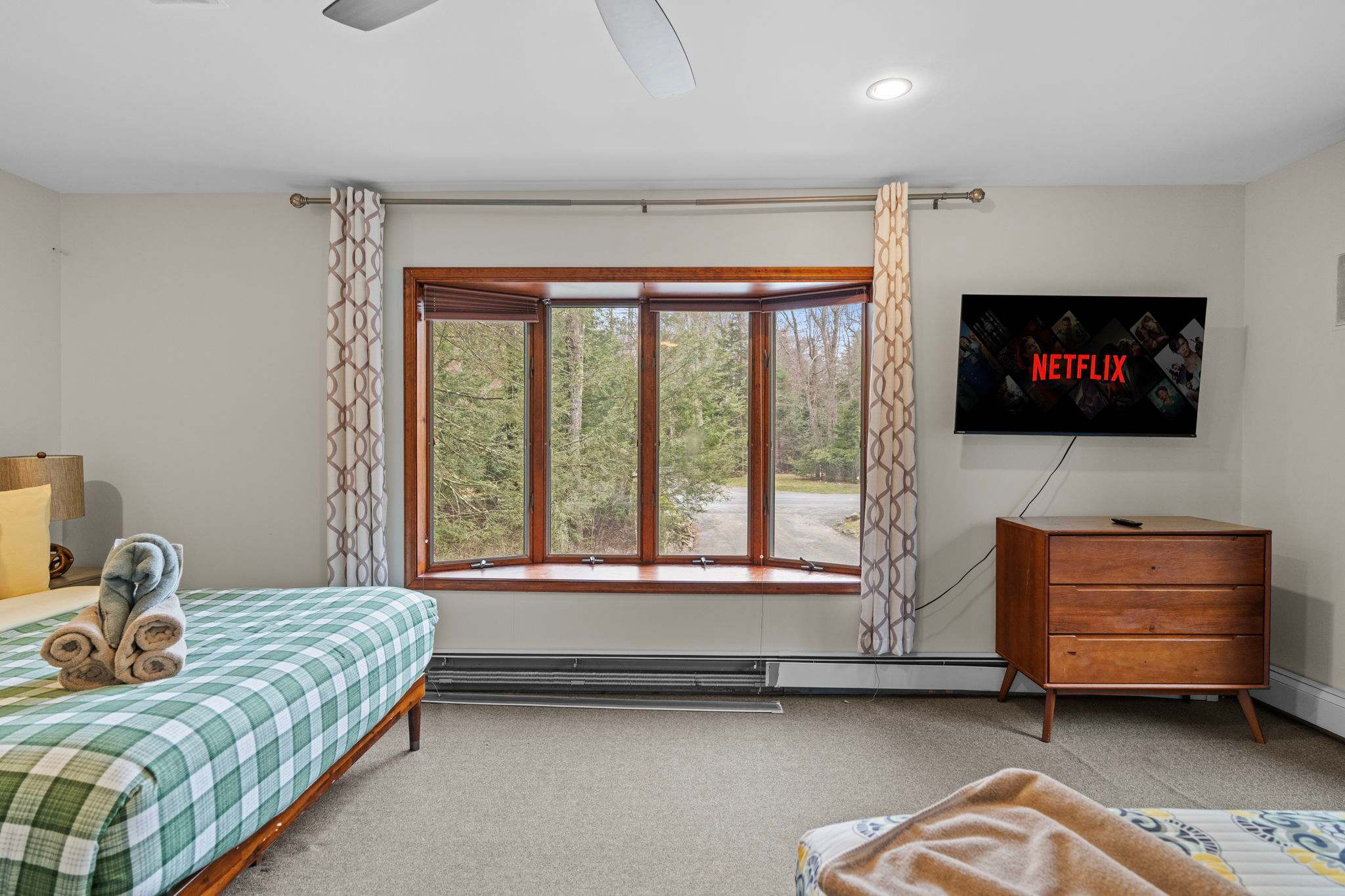 Sunlight and Streaming
Wake up to natural light and fall asleep to movies, all in one peaceful and well-lit space.