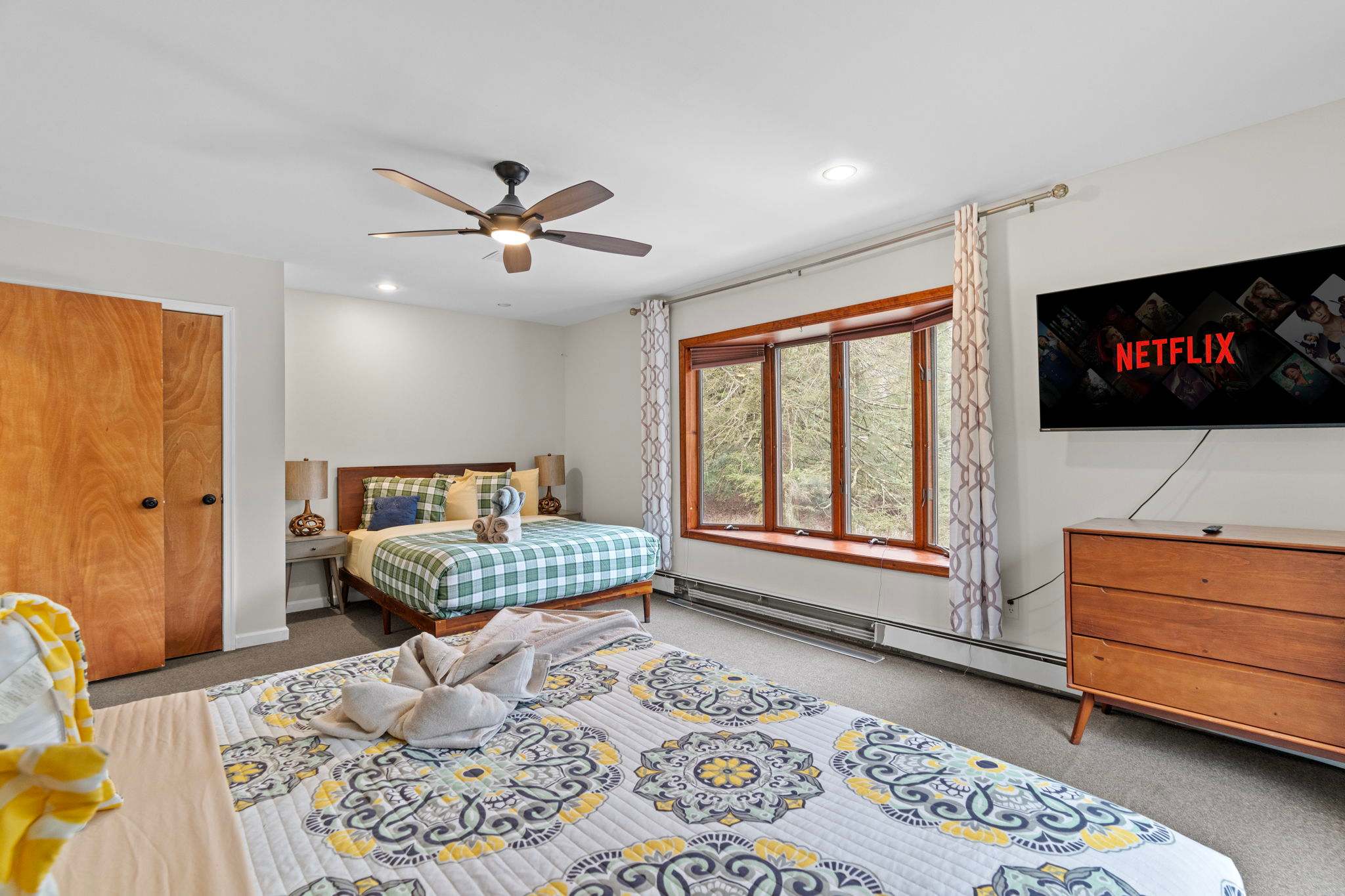 Netflix and Nap Ready
Wind down after your adventures with a comfy bed, big windows, and a TV waiting for your favorite show.