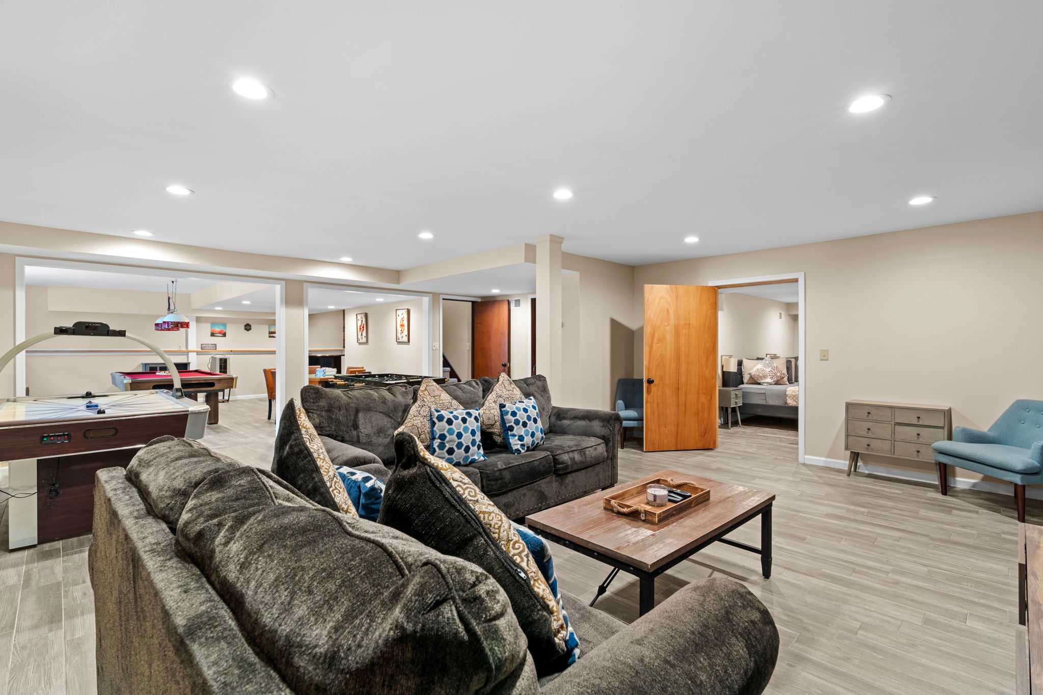 Lounge and Chill Zone
Spacious and comfy with plenty of seating. Perfect for movie marathons, laughs, or late-night chats.