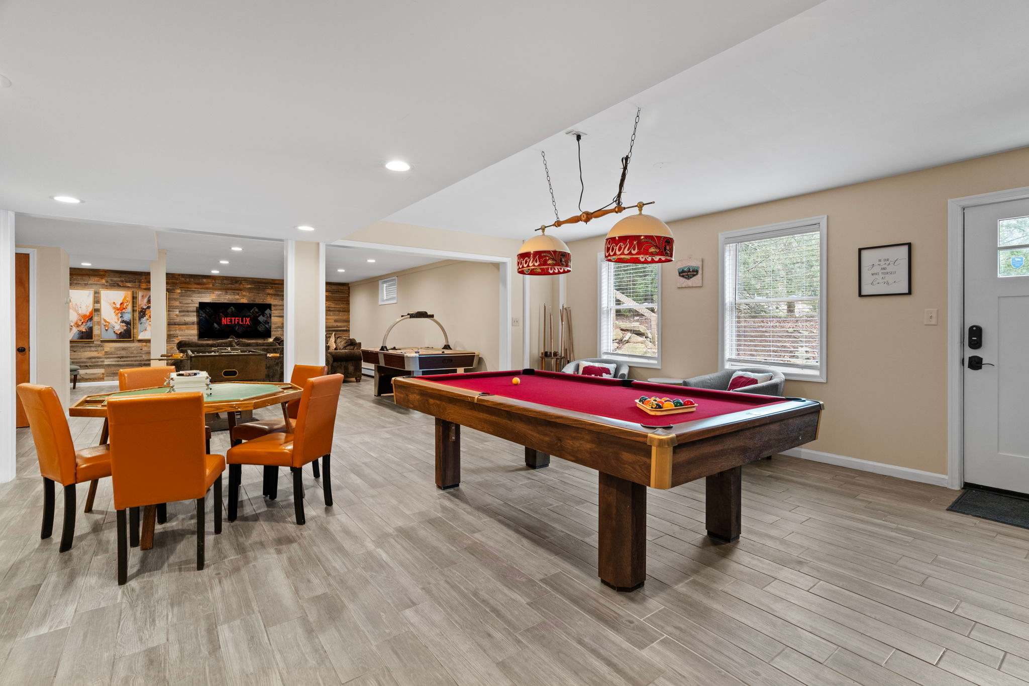 Let the Games Begin
Whether it's billiards or a board game battle, this space is set for hours of group fun and friendly competition.