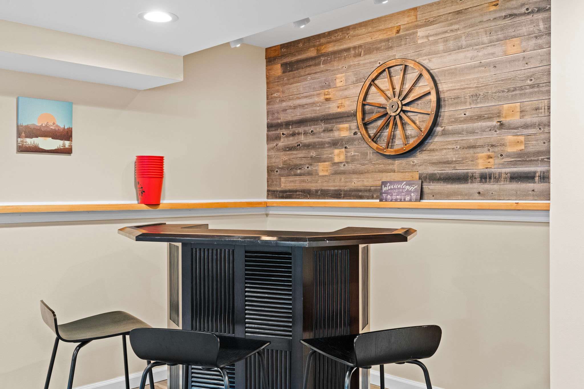 Rustic Bar Vibe
Grab a seat and hang out by the high-top table with warm wood accents and a cool, casual feel.