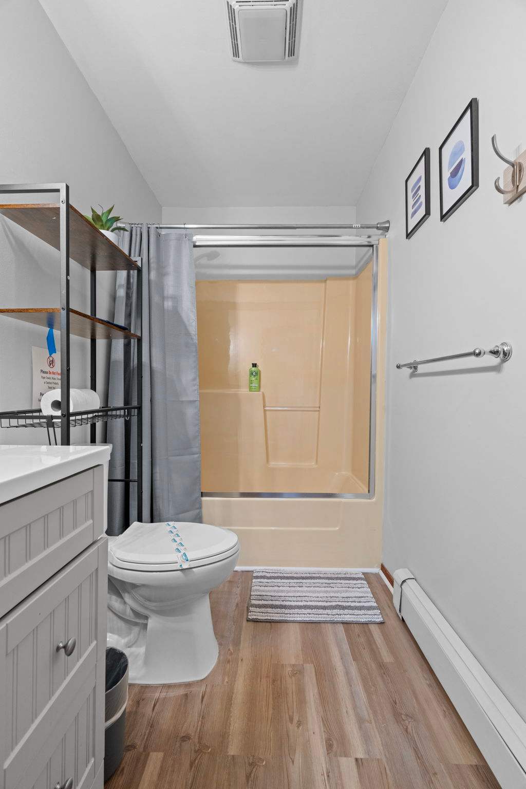 Crisp and Clean Setup
Neutral tones and tidy finishes make this bathroom feel fresh, bright, and inviting.