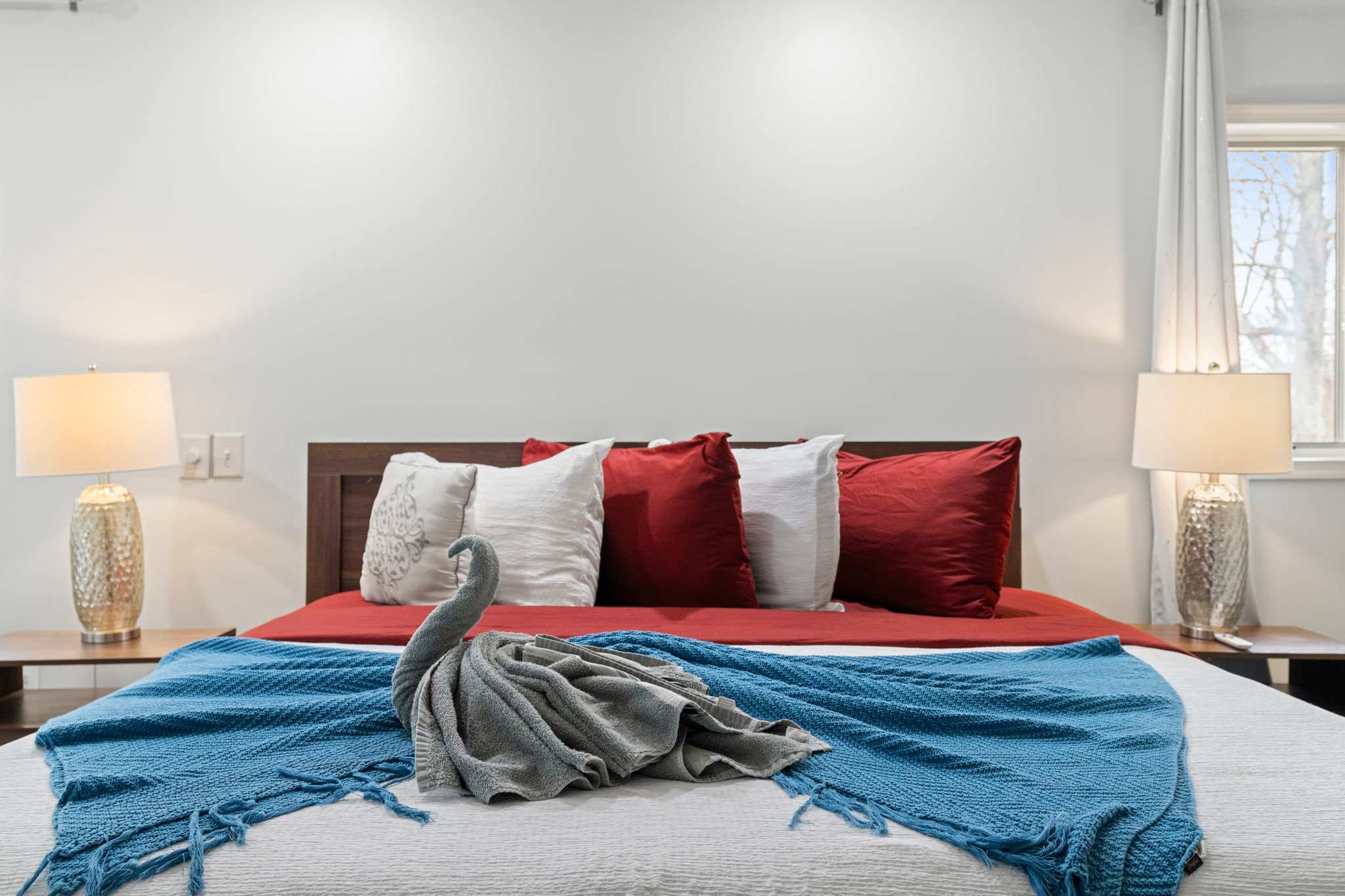 Bold and Cozy Vibes
Rich accent pillows and soft lighting create a striking yet restful setup for a great night’s sleep.