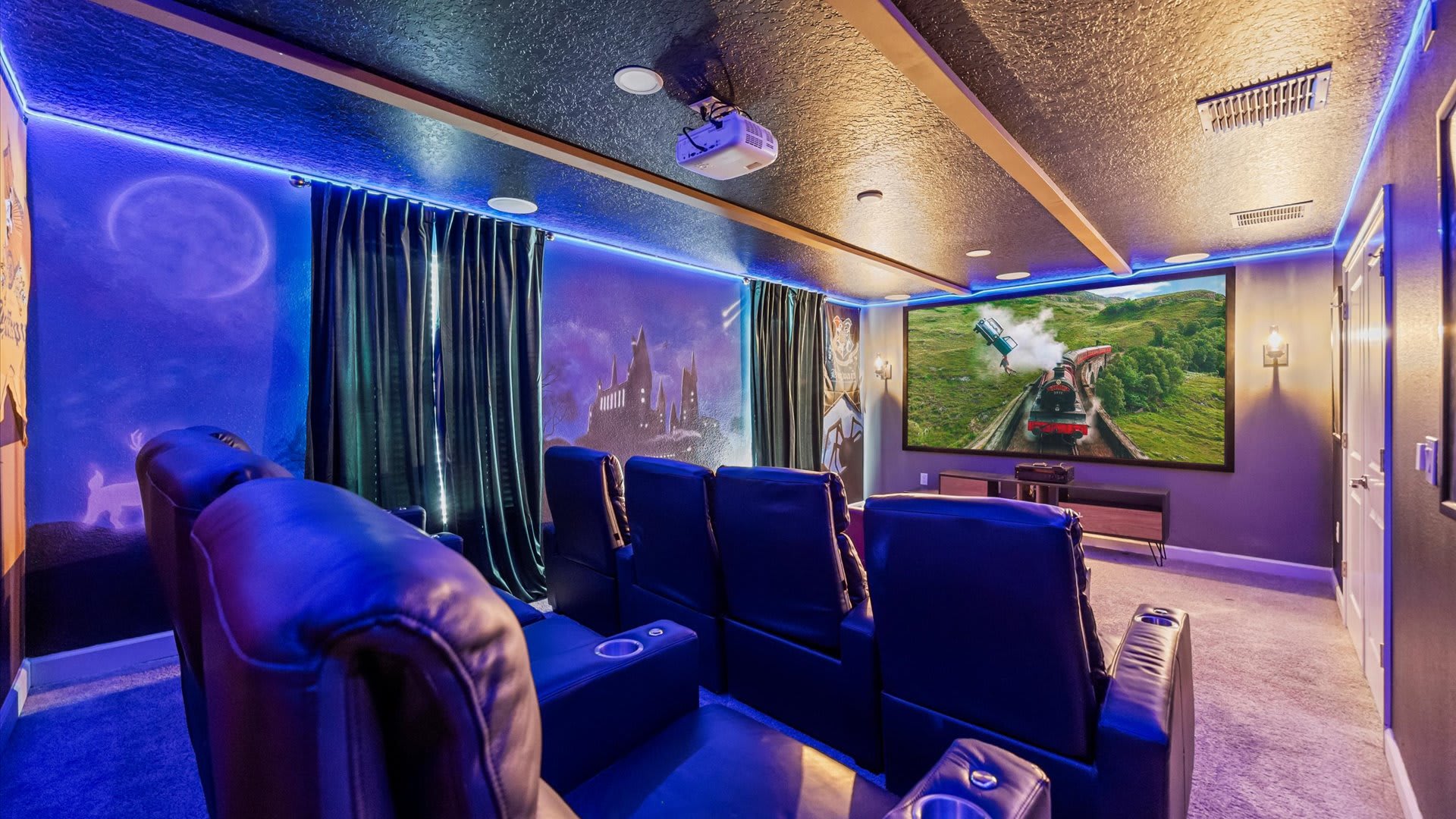 Upstay Stunning Resort Home w Hot Tub Pool Cinema 3