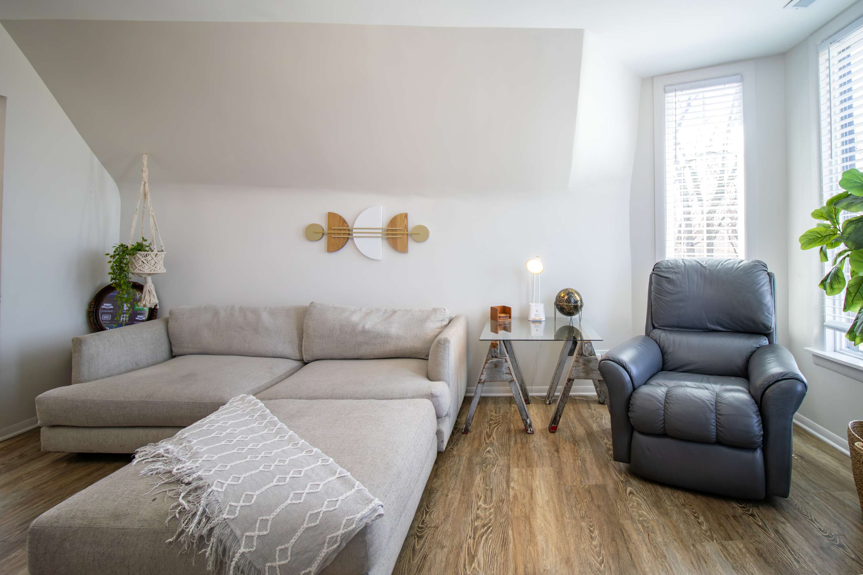 Chi-Town Hideout #2 - Near Metra 5