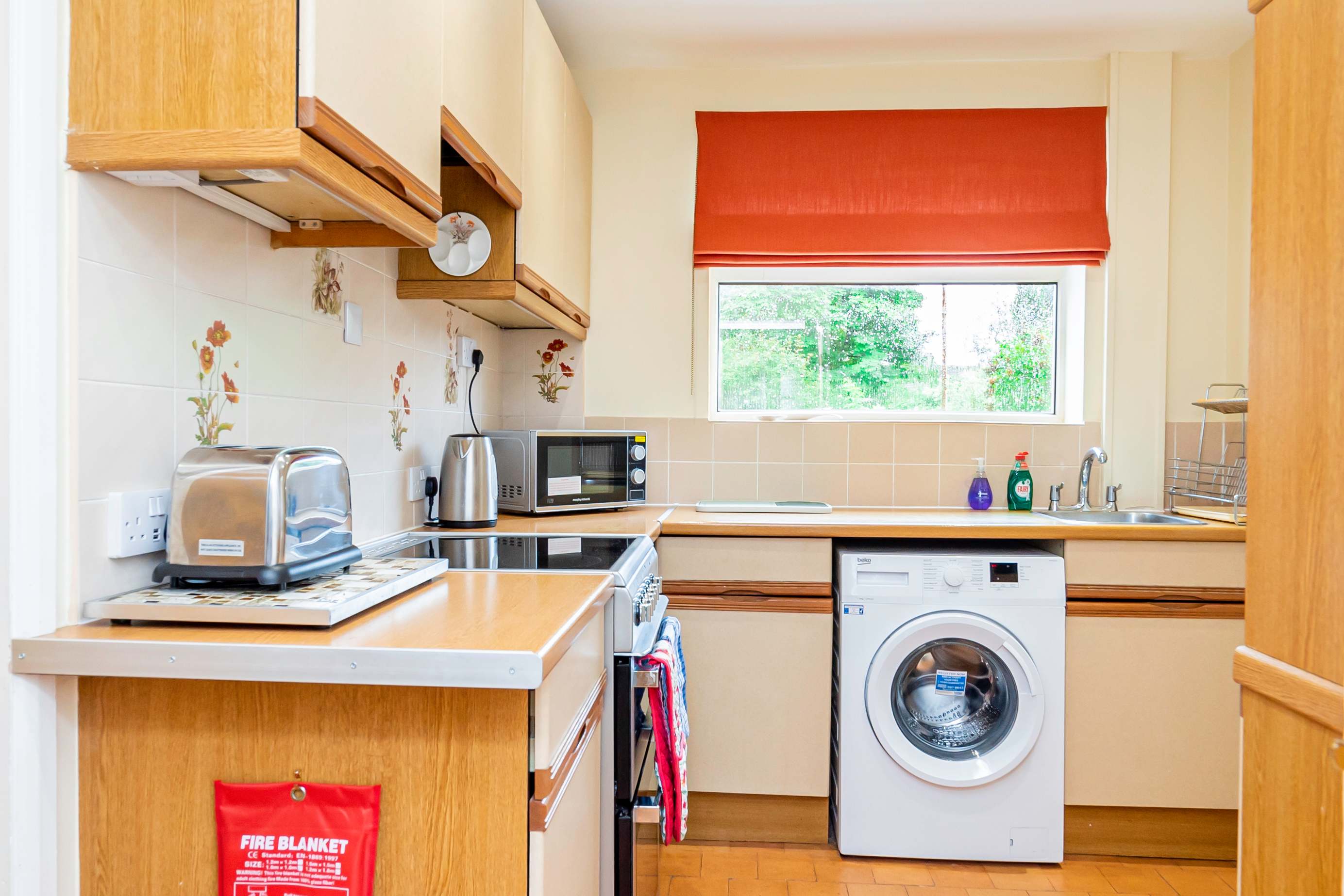 Convenient 2 Bedroom Home in Swindon w Parking