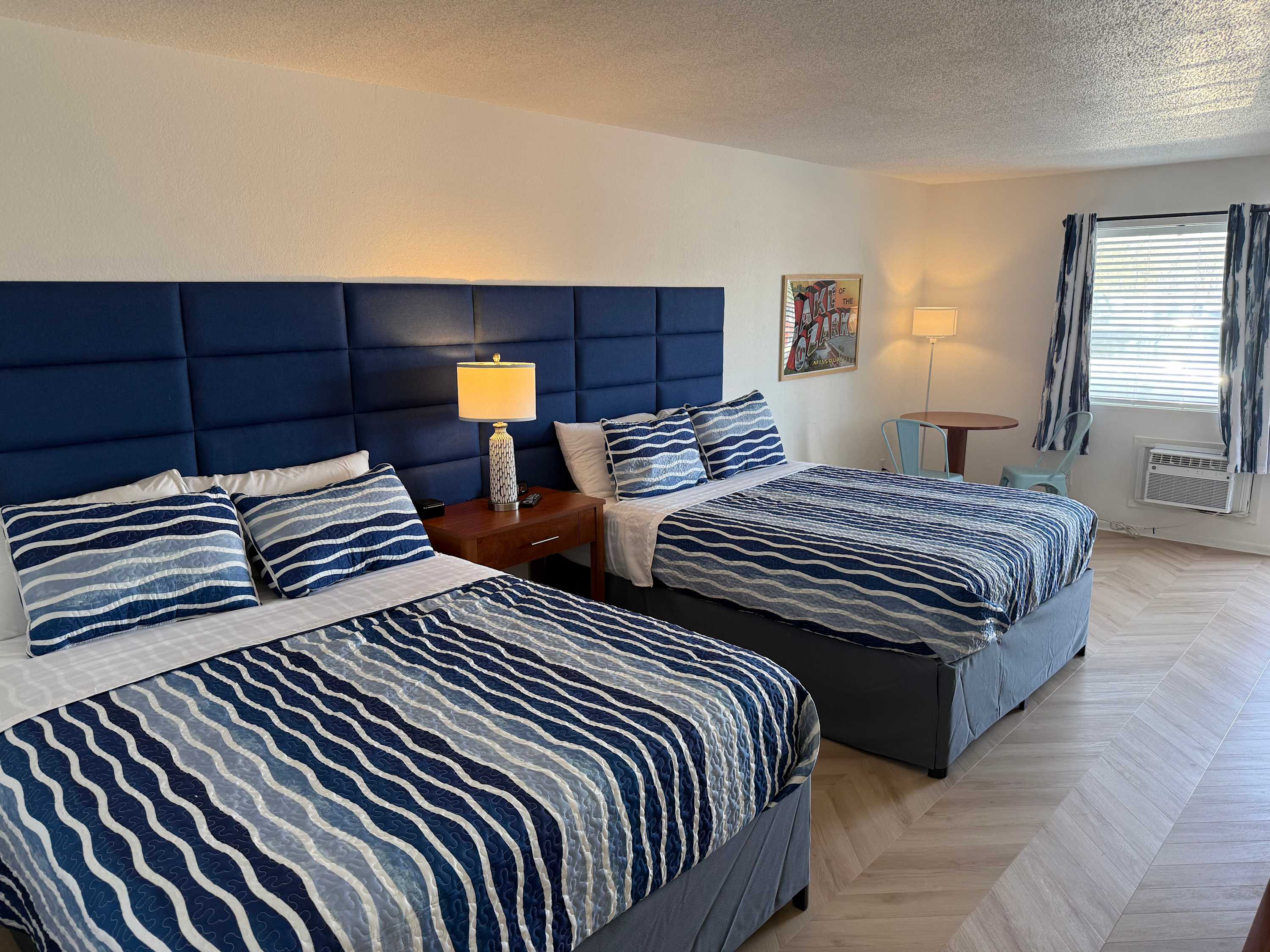 Deluxe Double Queen Non Smoking — Laurie, MO — vacation rental