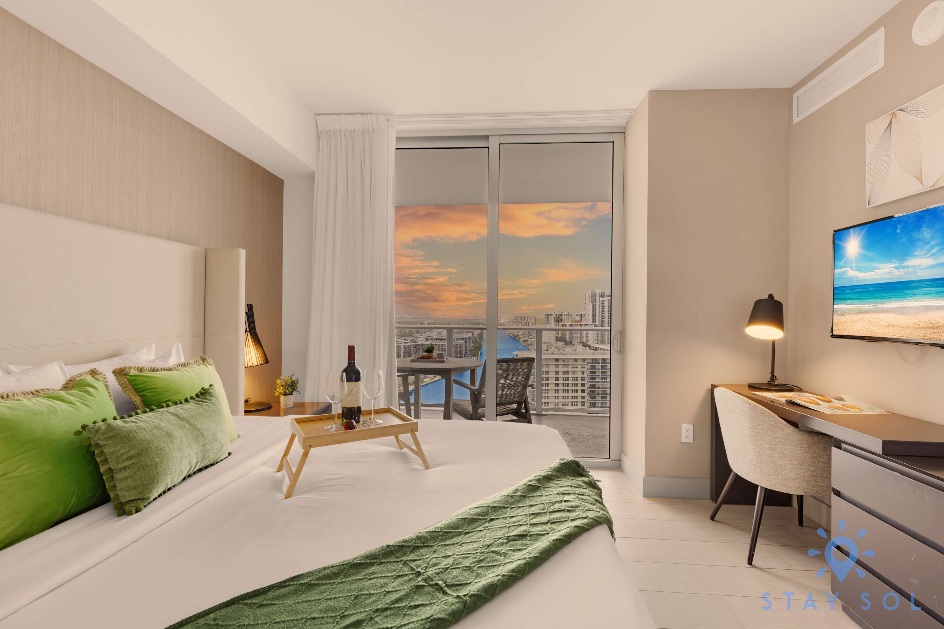 High-Floor with Stunning Views–Luxury Condo| Pools