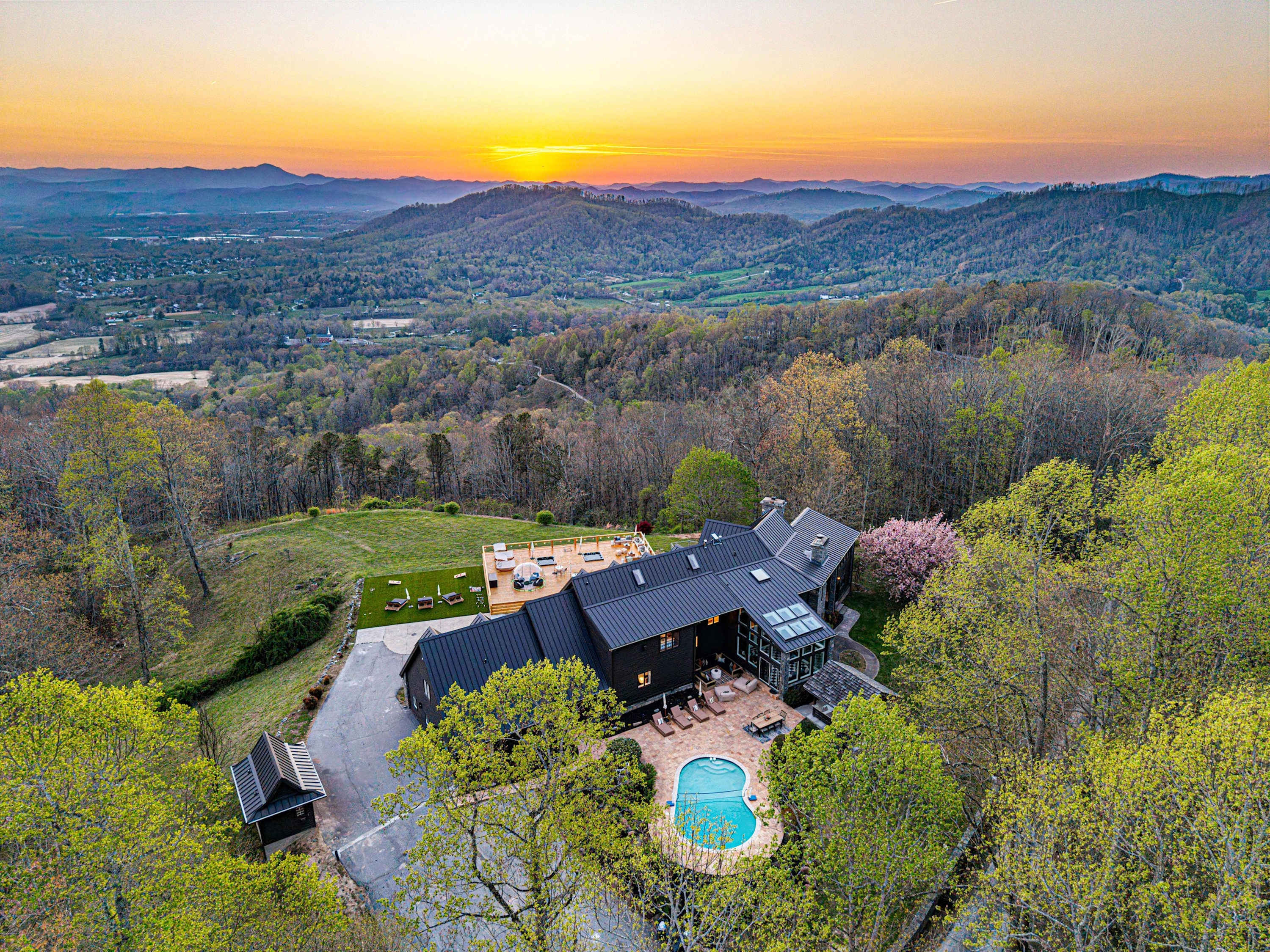 Albatross Estate & Golf Links — 14,000 sq ft Mountain Estate, Private 9-Hole Course