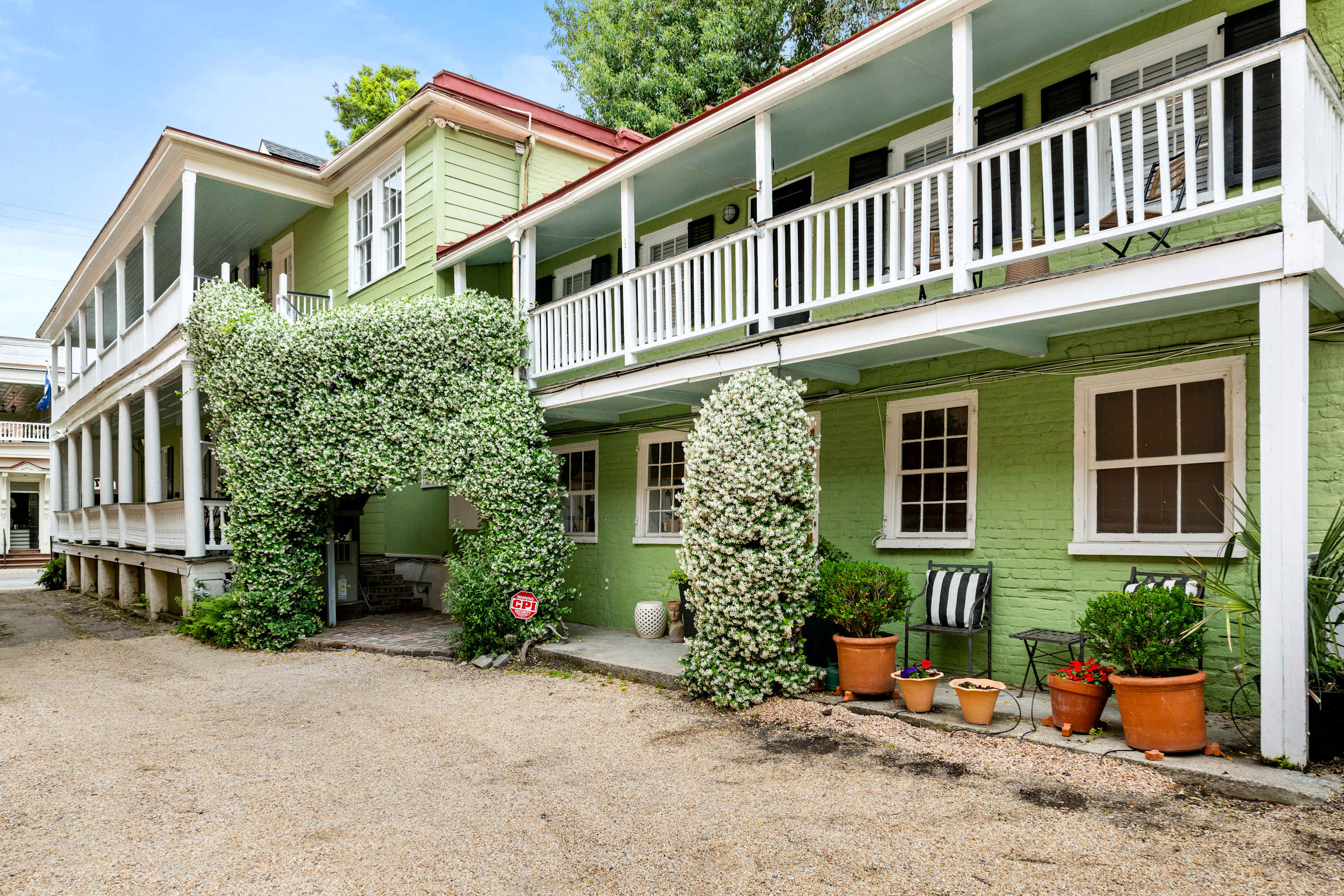 Welcome to the historic district! Looking forward to hosting you soon! 