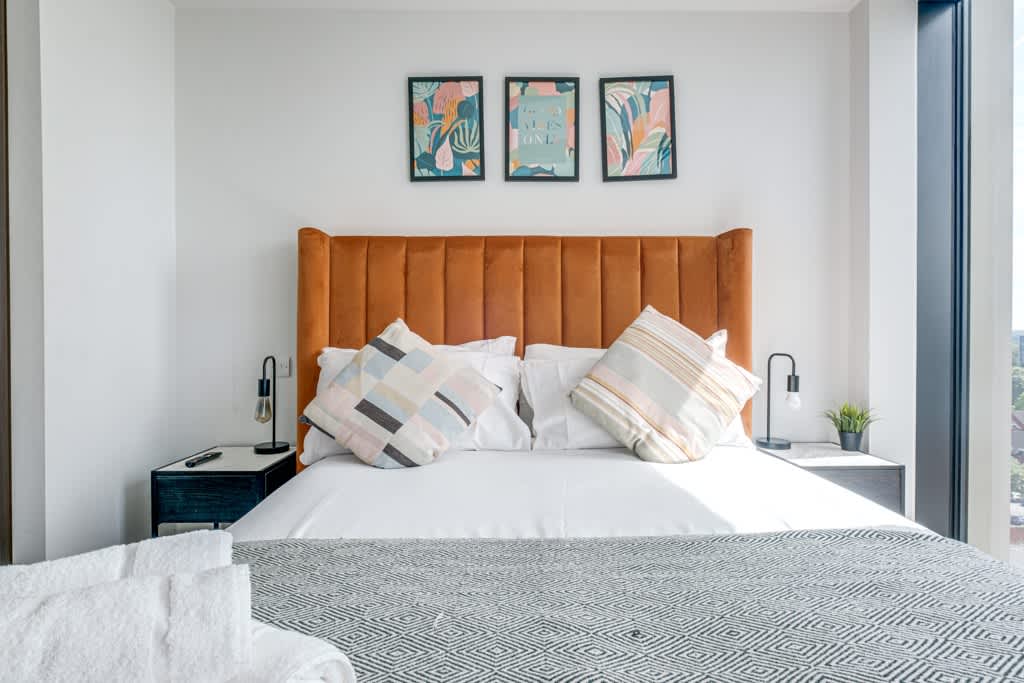 View Bright & Comfortable 2-Bed Apartment near City Cen in Broad Street 218 B1 Bright & Comfortable 2-Bed Apartment near City Cen in Broad Street 218 B1 - Property image 19 - VivreStays